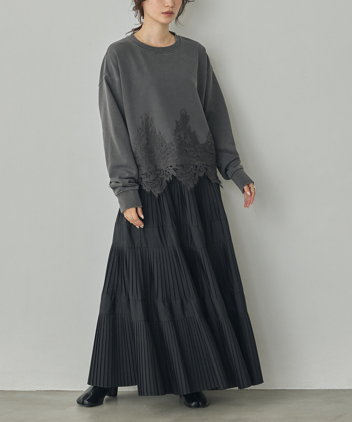 FLEECE-LINED LACE-DOCKED TOPS