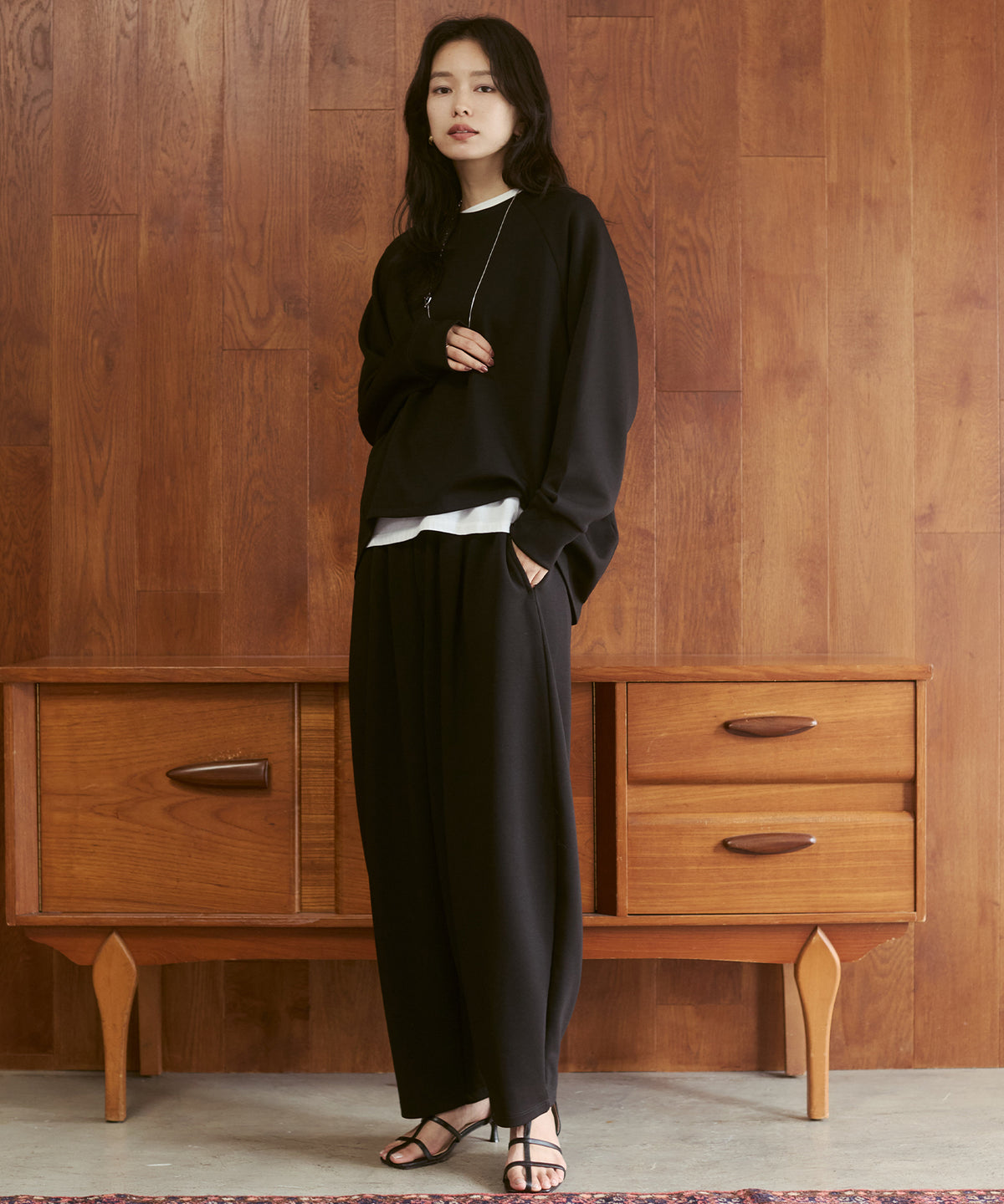 THICK CARDBOARD DOLMAN-SLEEVE TOPS