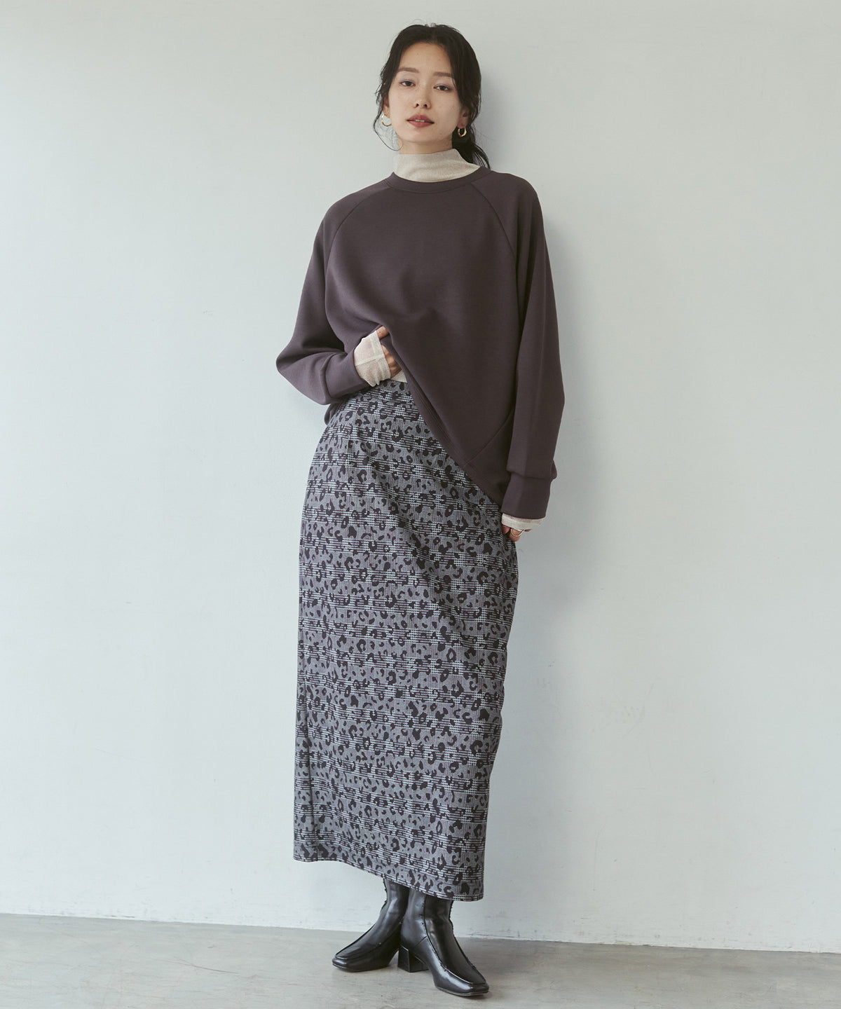 THICK CARDBOARD DOLMAN-SLEEVE TOPS