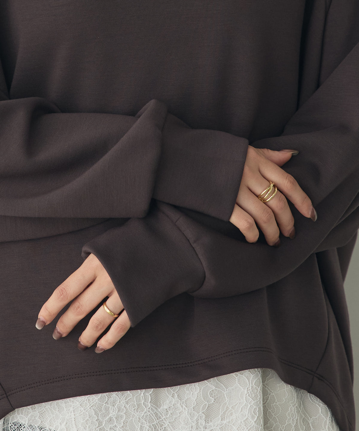THICK CARDBOARD DOLMAN-SLEEVE TOPS