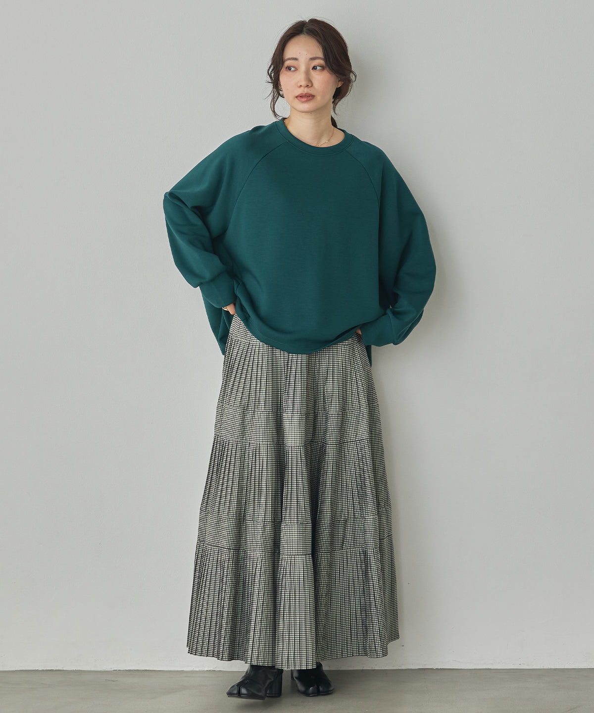 THICK CARDBOARD DOLMAN-SLEEVE TOPS