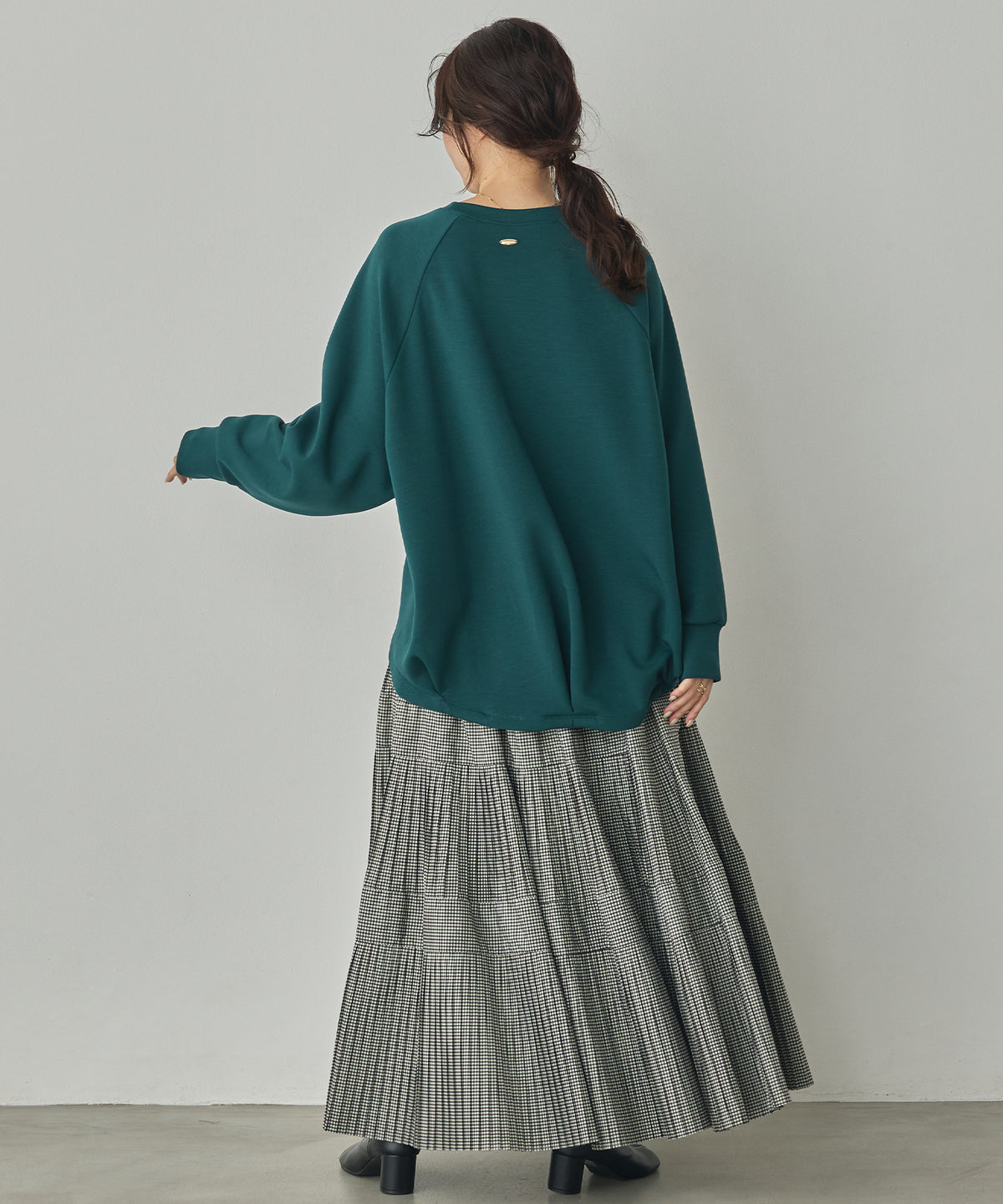 THICK CARDBOARD DOLMAN-SLEEVE TOPS