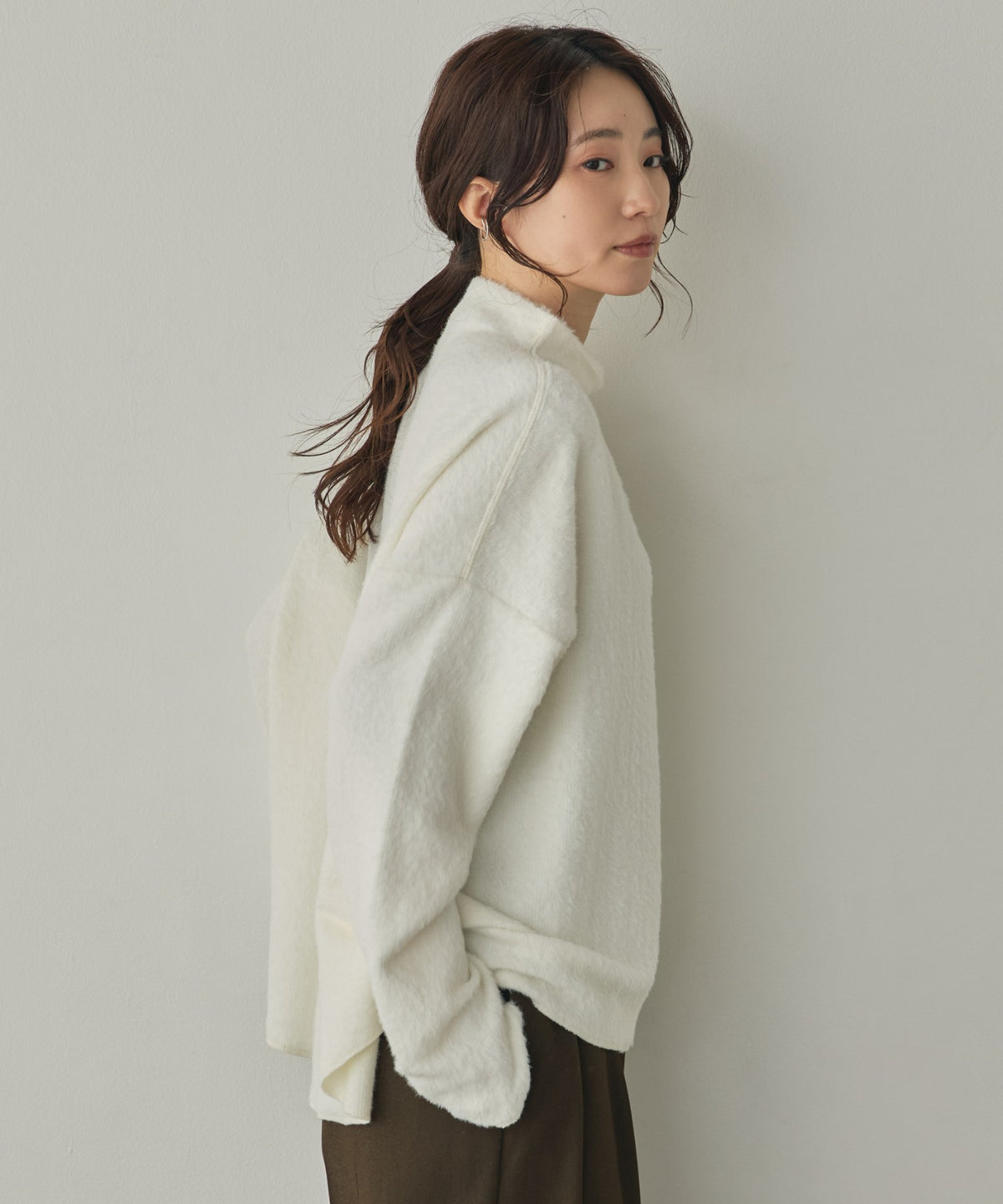 HIGH-NECK SHAGGY CRUISE TOP