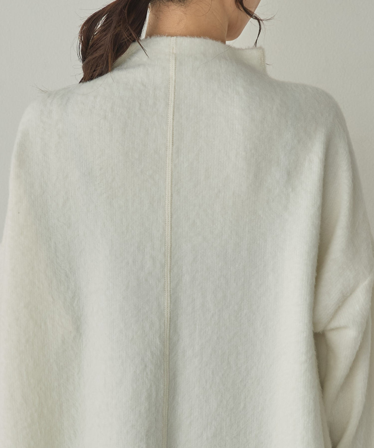 HIGH-NECK SHAGGY CRUISE TOP