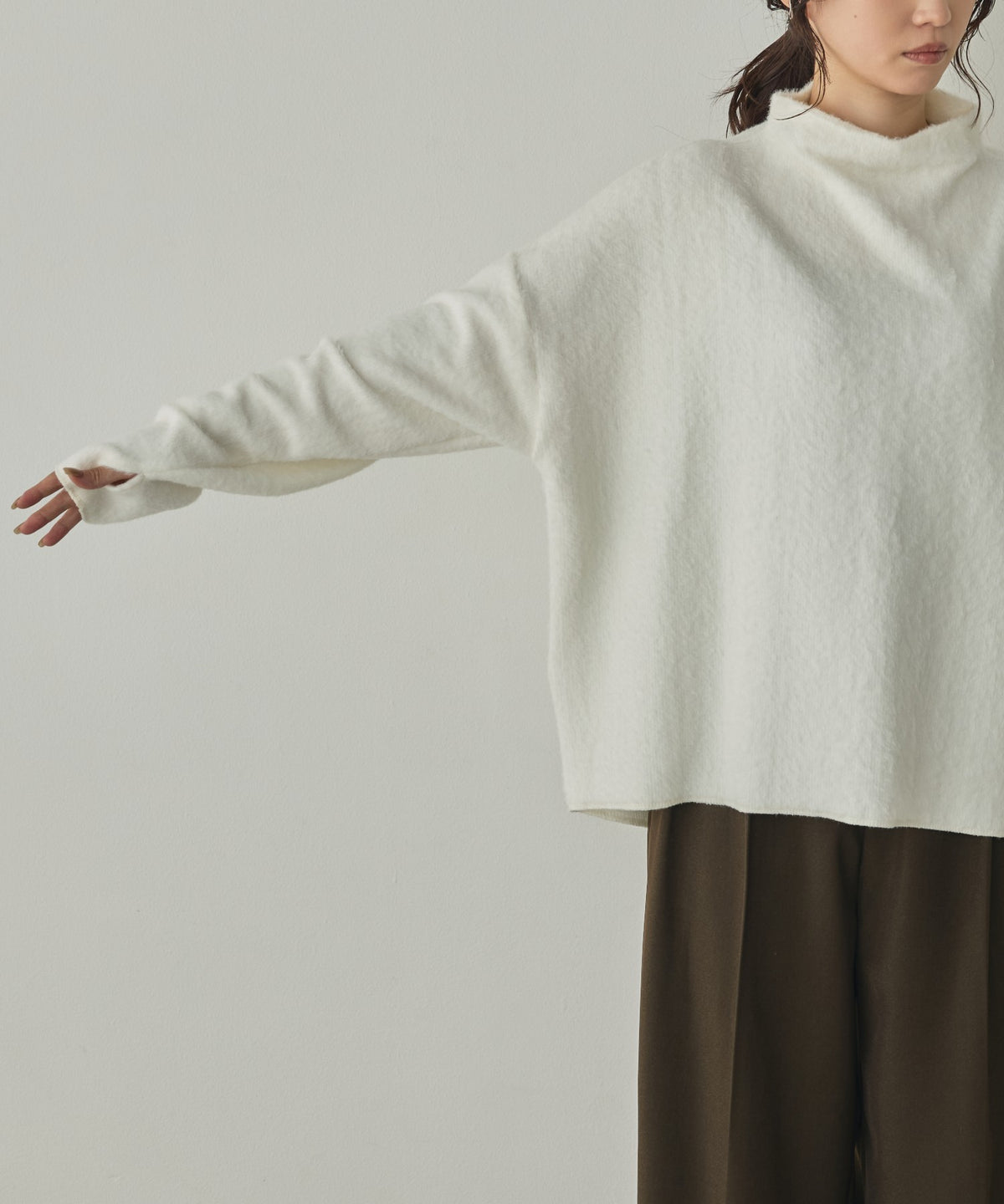 HIGH-NECK SHAGGY CRUISE TOP