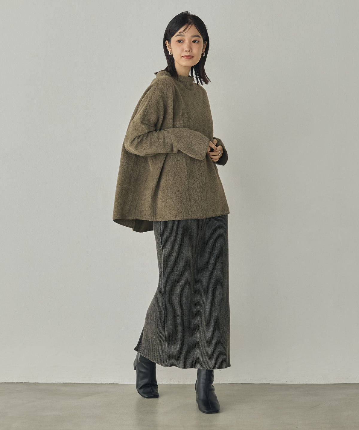 HIGH-NECK SHAGGY CRUISE TOP