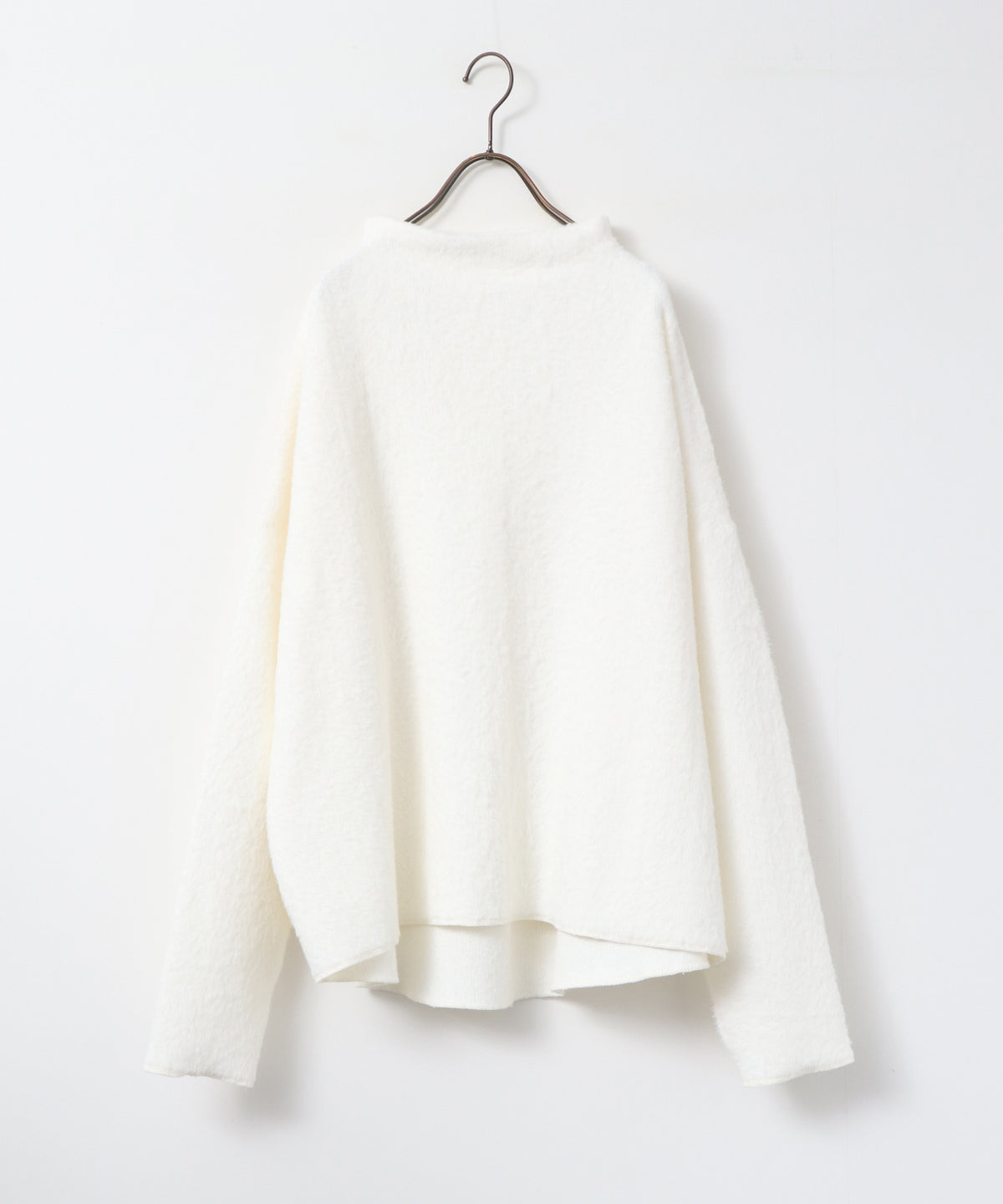 HIGH-NECK SHAGGY CRUISE TOP