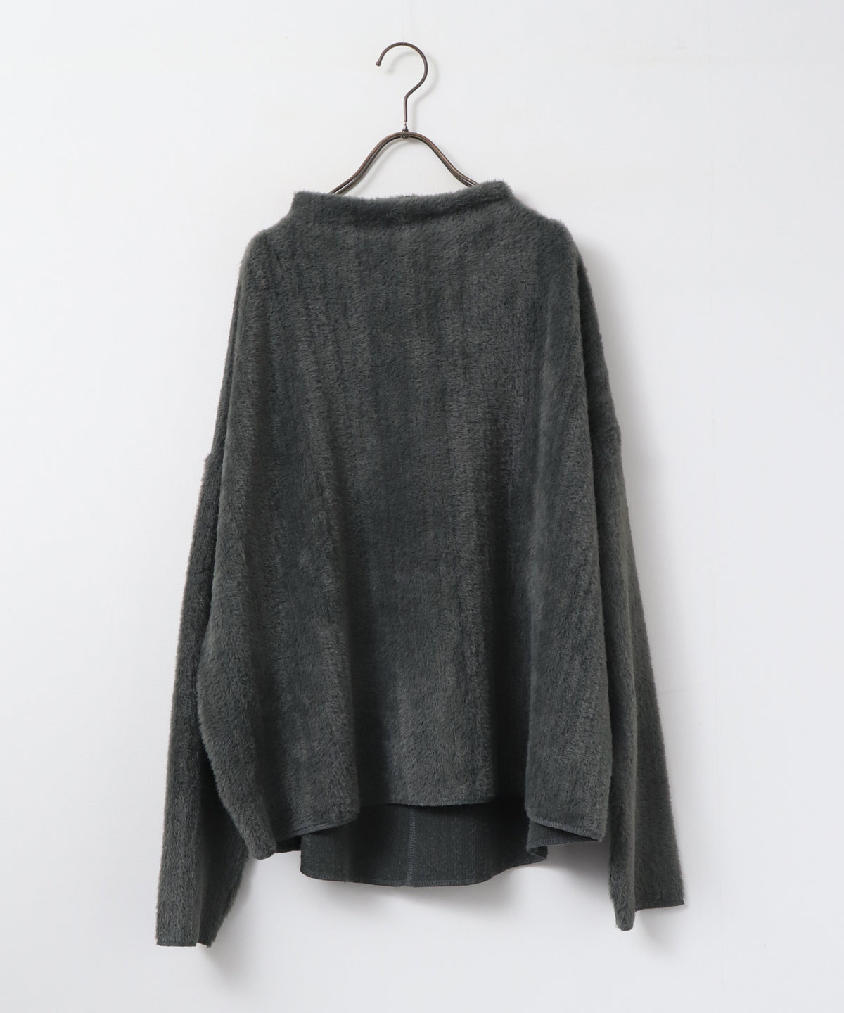 HIGH-NECK SHAGGY CRUISE TOP
