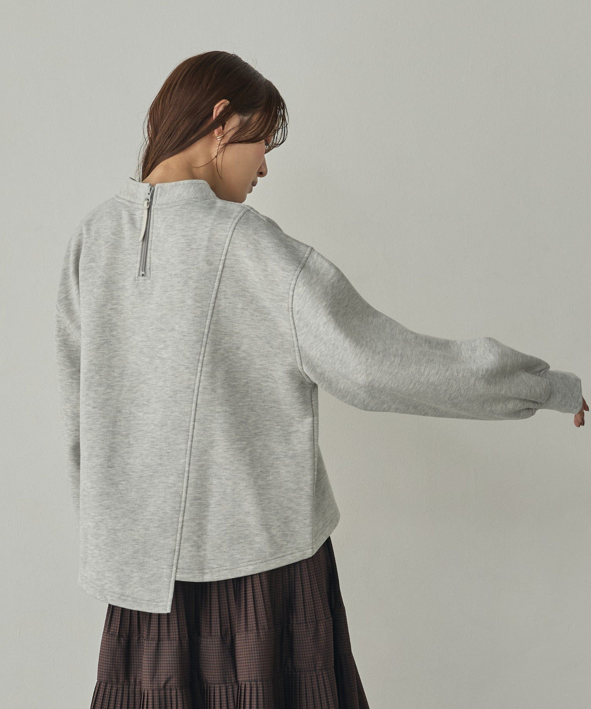 ASYMMETRICAL-DESIGN FLEECE-LINED SWEAT
