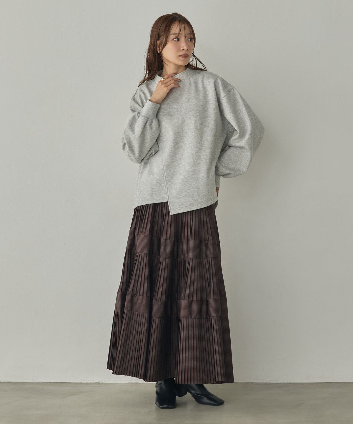 ASYMMETRICAL-DESIGN FLEECE-LINED SWEAT