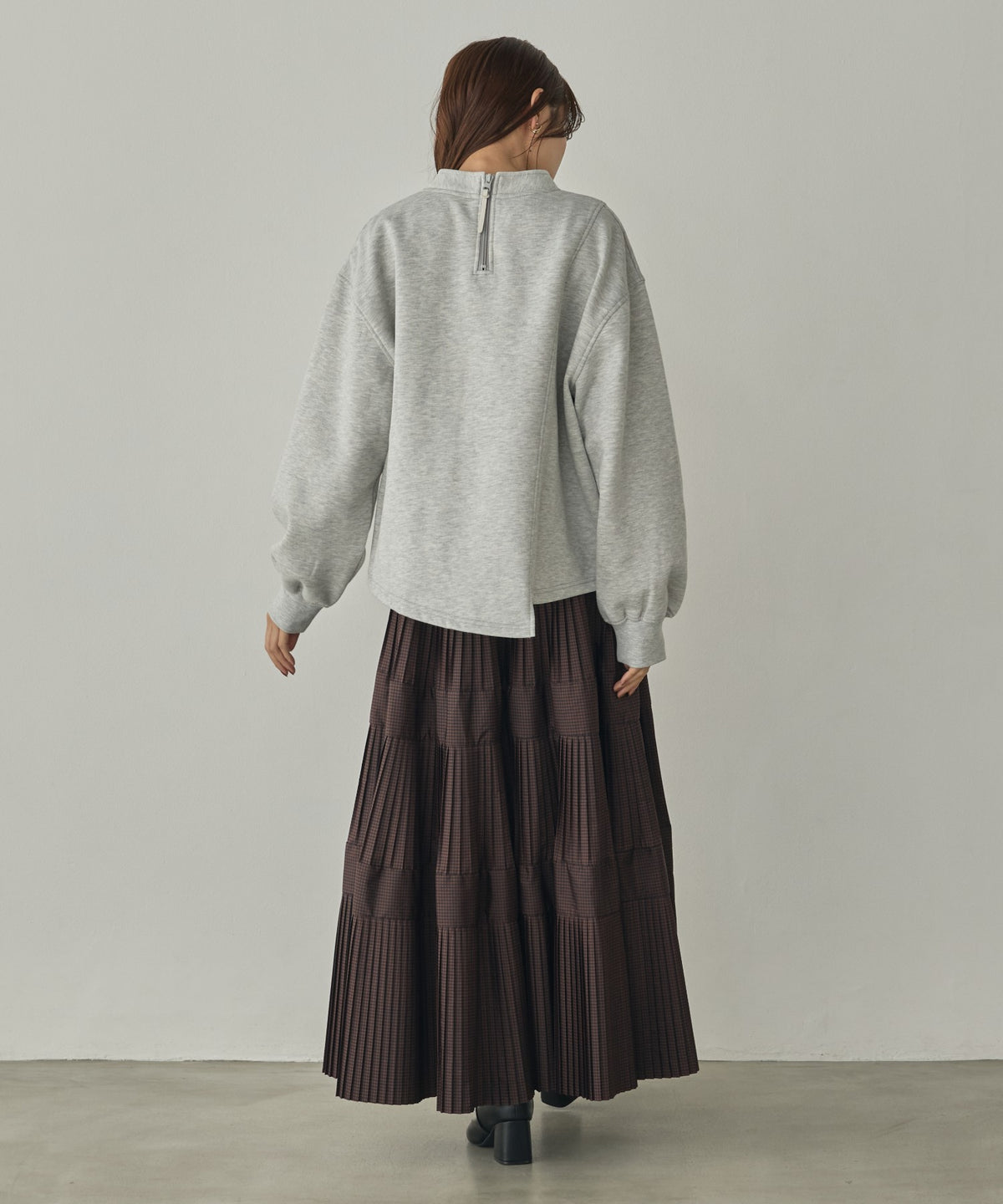ASYMMETRICAL-DESIGN FLEECE-LINED SWEAT