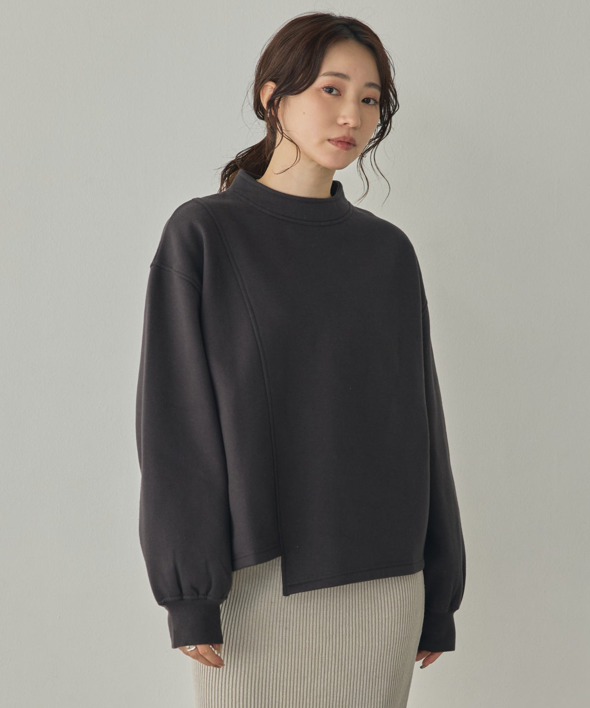ASYMMETRICAL-DESIGN FLEECE-LINED SWEAT