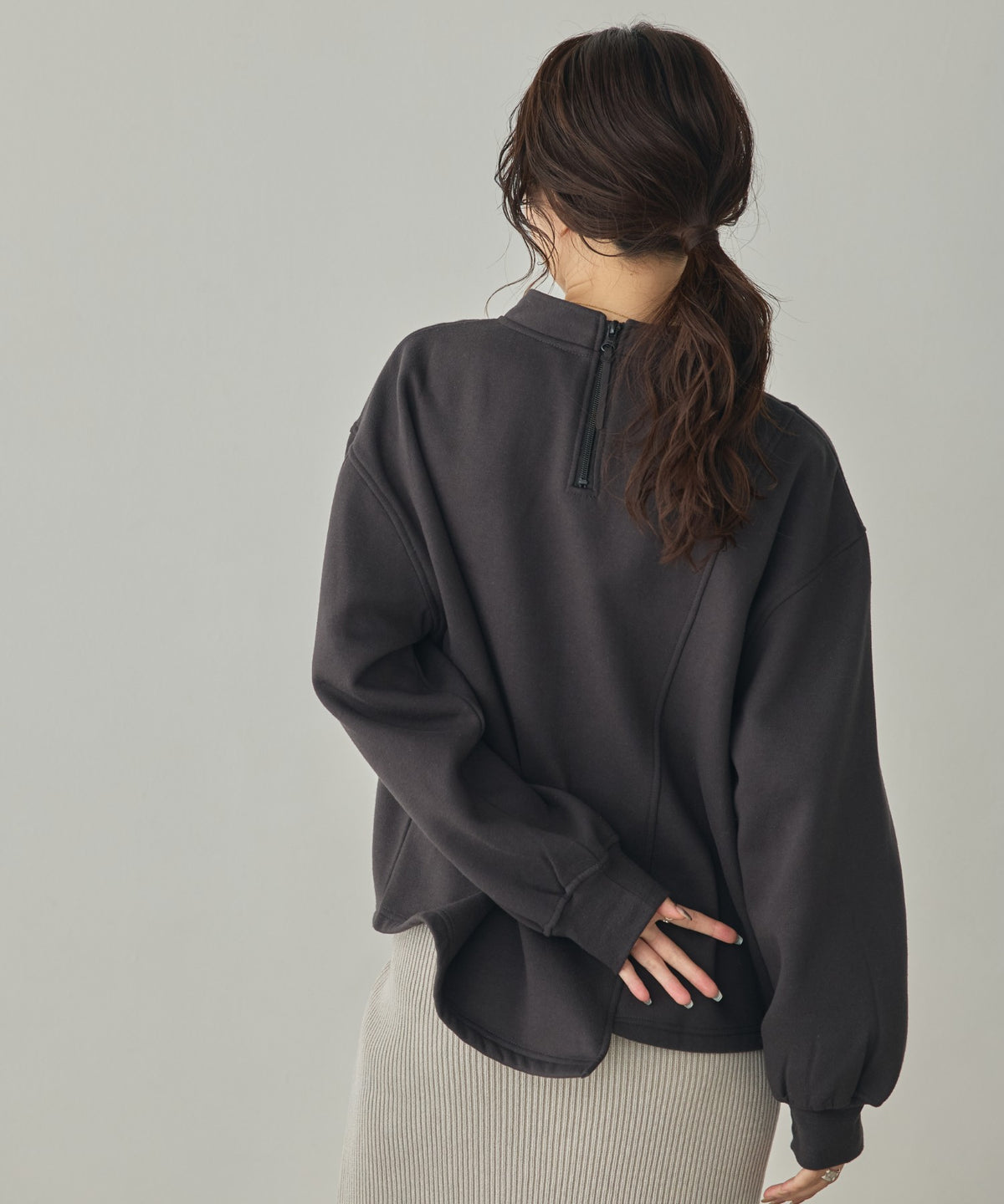 ASYMMETRICAL-DESIGN FLEECE-LINED SWEAT