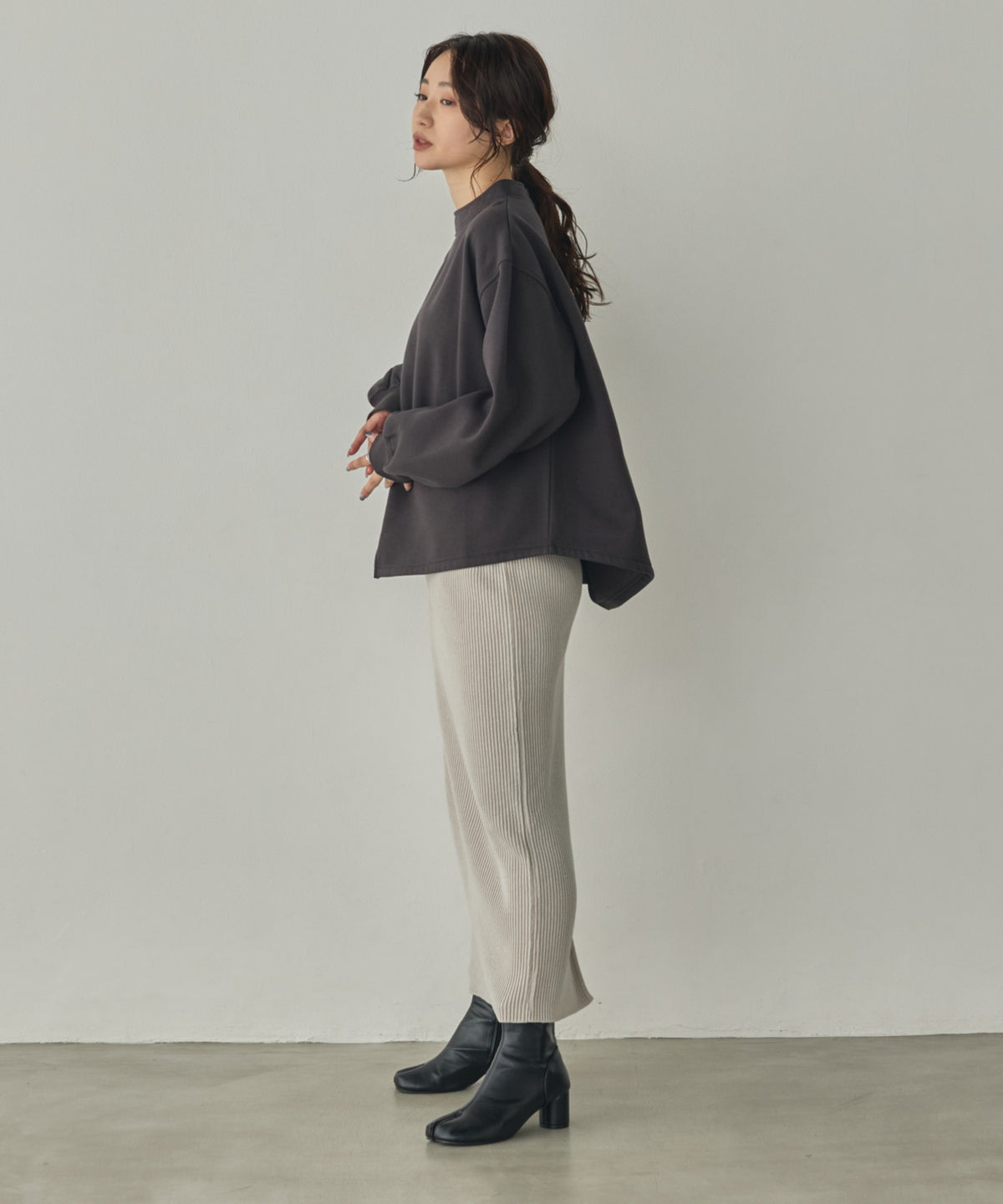 ASYMMETRICAL-DESIGN FLEECE-LINED SWEAT