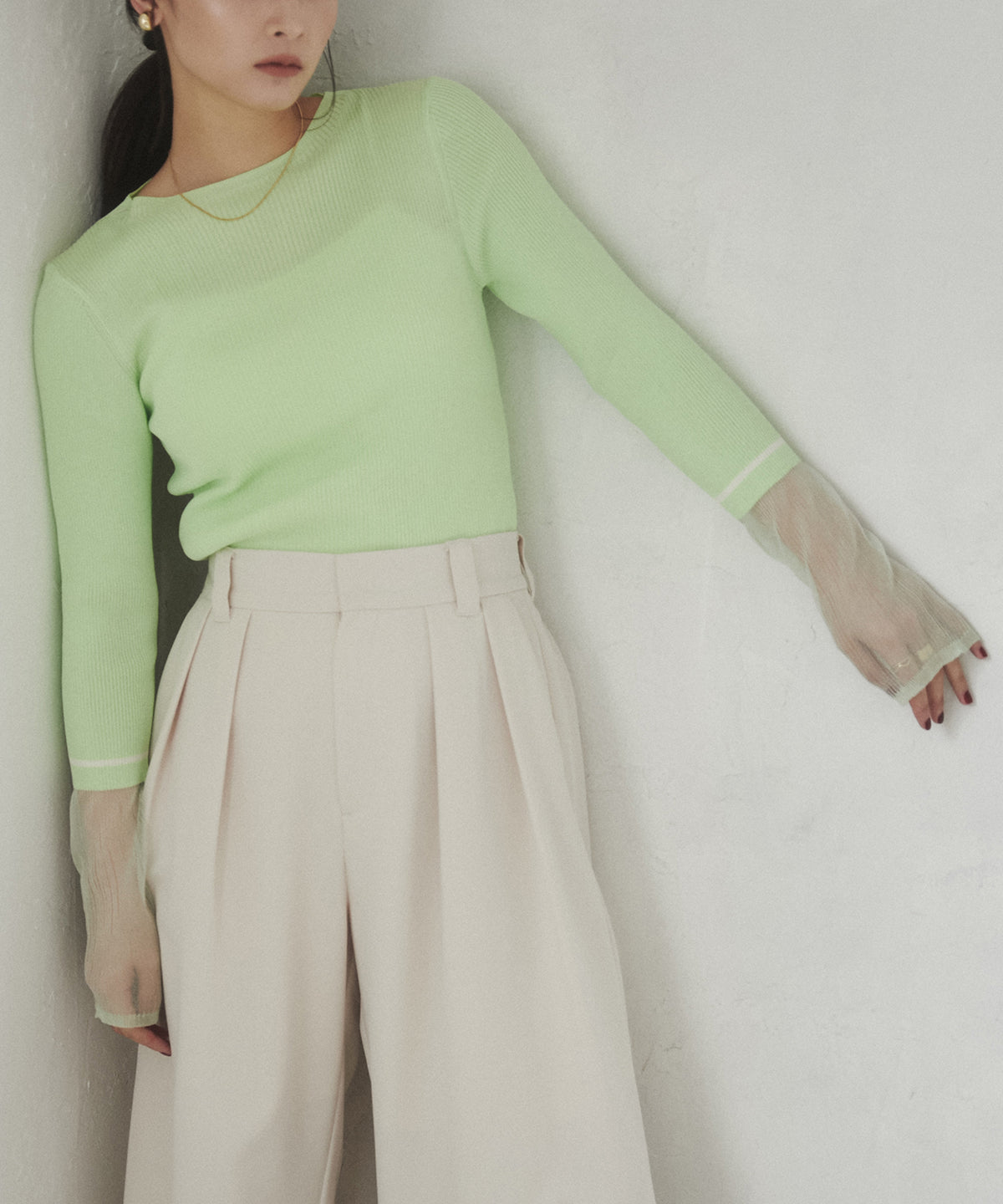 SHEER SLEEVE SWITCHING RIB KNIT