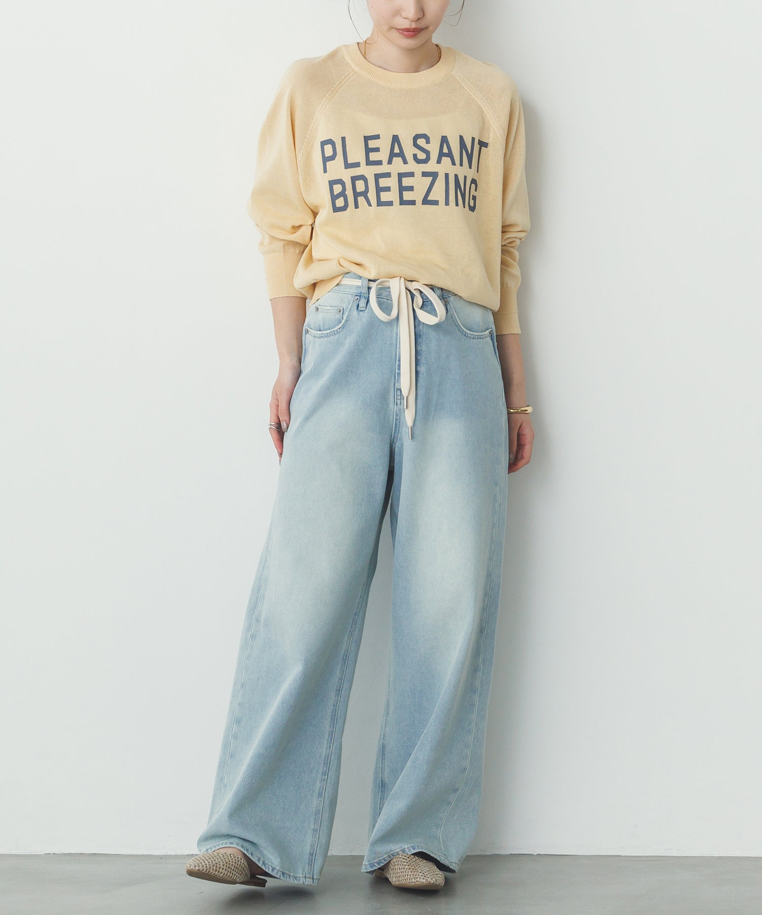 ペーパーライクシアー ロゴプリントニット