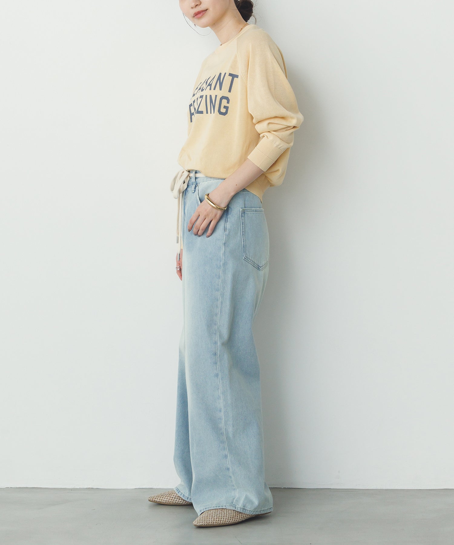 ペーパーライクシアー ロゴプリントニット