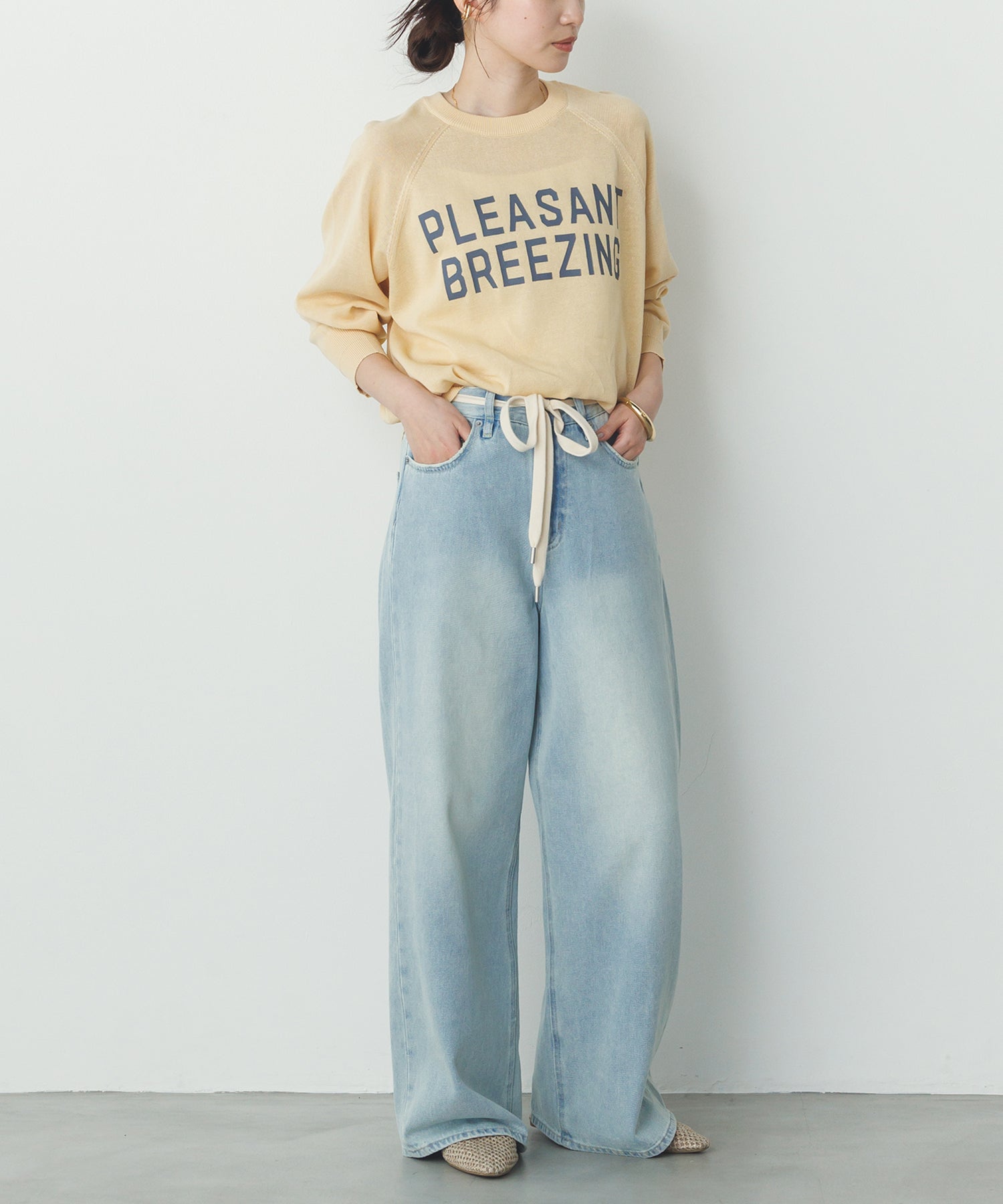 ペーパーライクシアー ロゴプリントニット