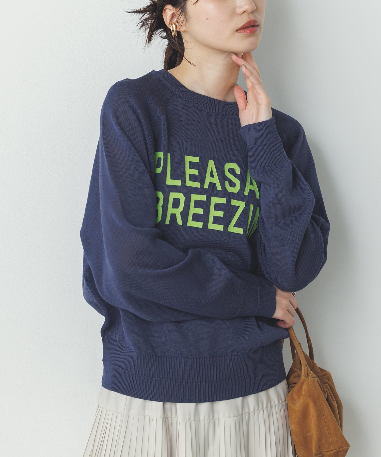 ペーパーライクシアー ロゴプリントニット