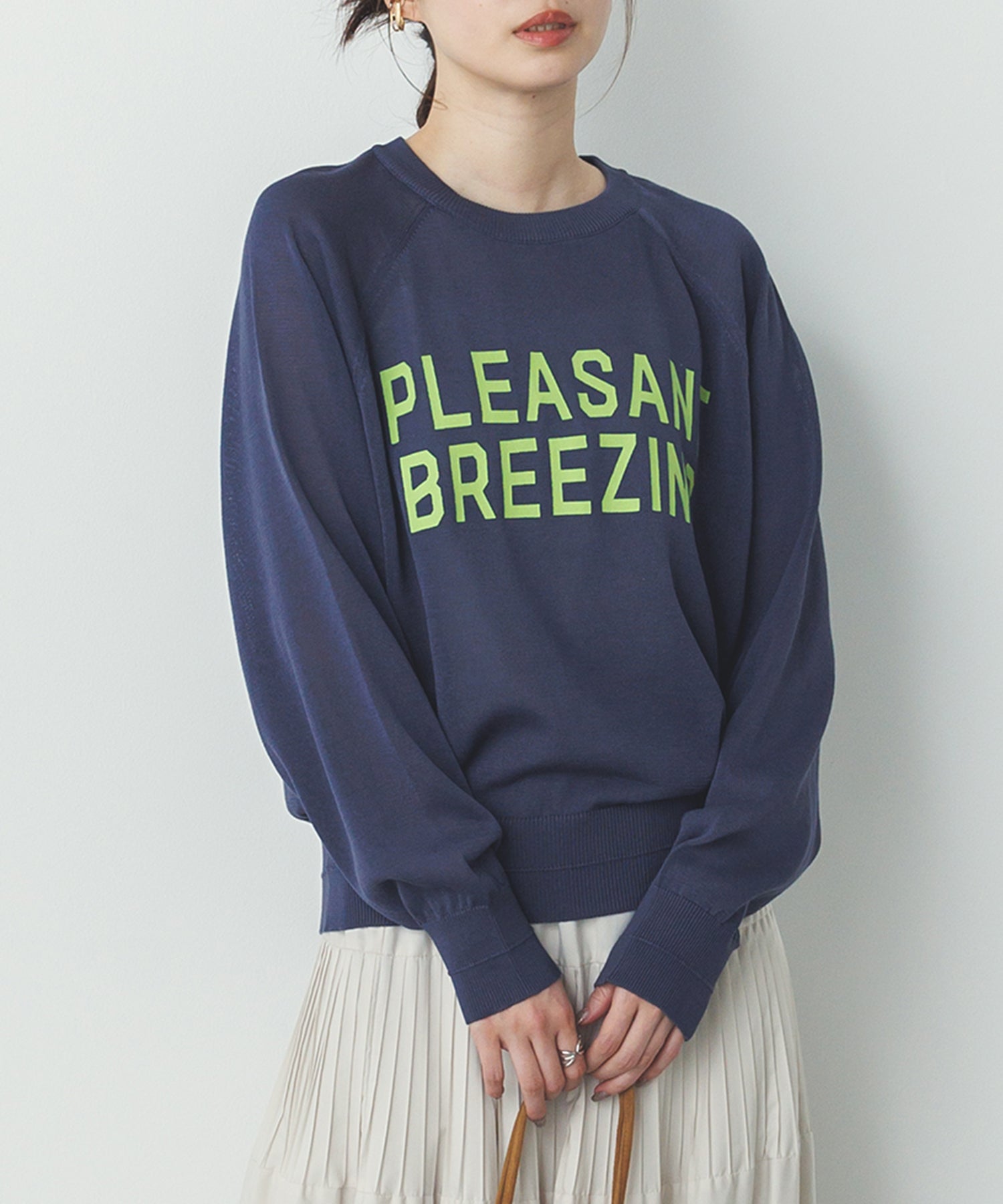 ペーパーライクシアー ロゴプリントニット