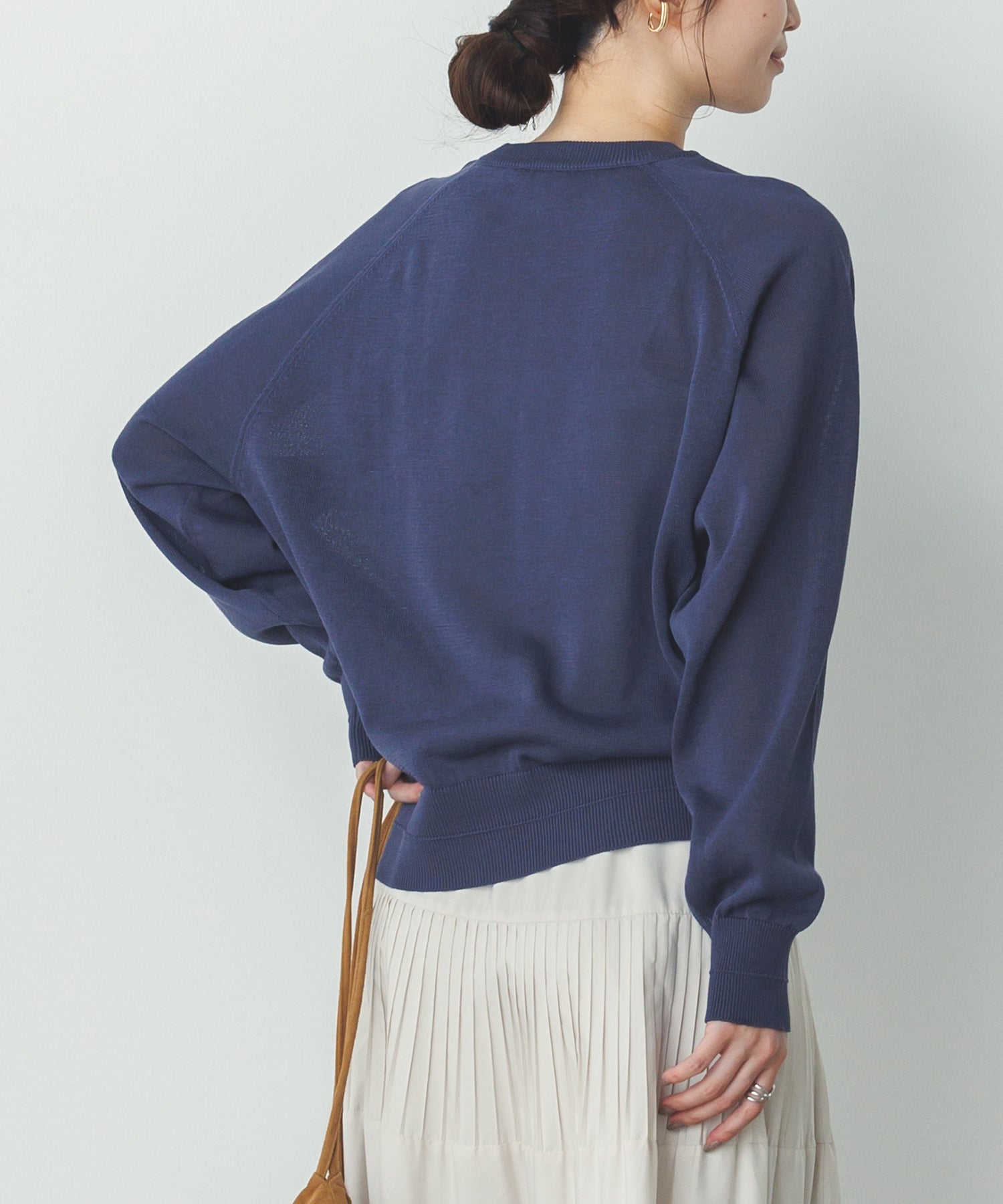 ペーパーライクシアー ロゴプリントニット