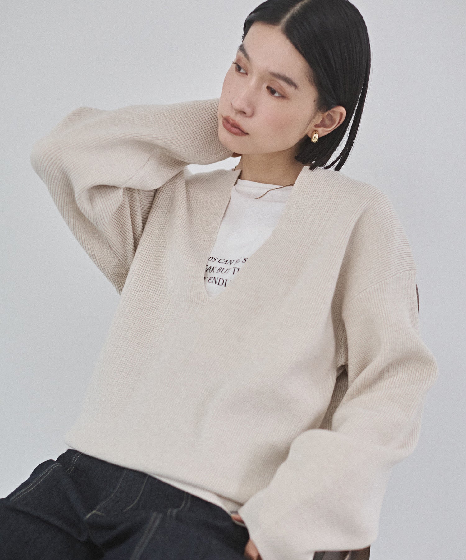 【静電気防止】やわもちヤーン 深Vデザインニット