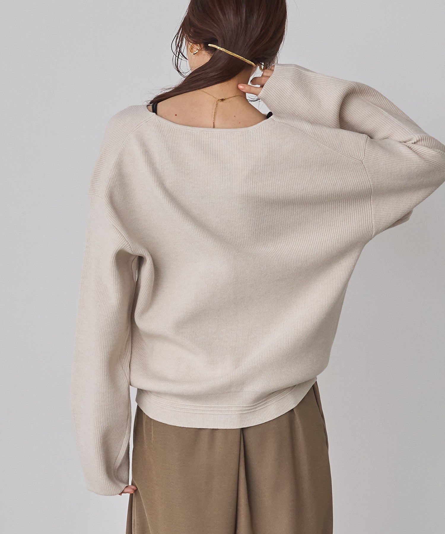 【静電気防止】やわもちヤーン 深Vデザインニット