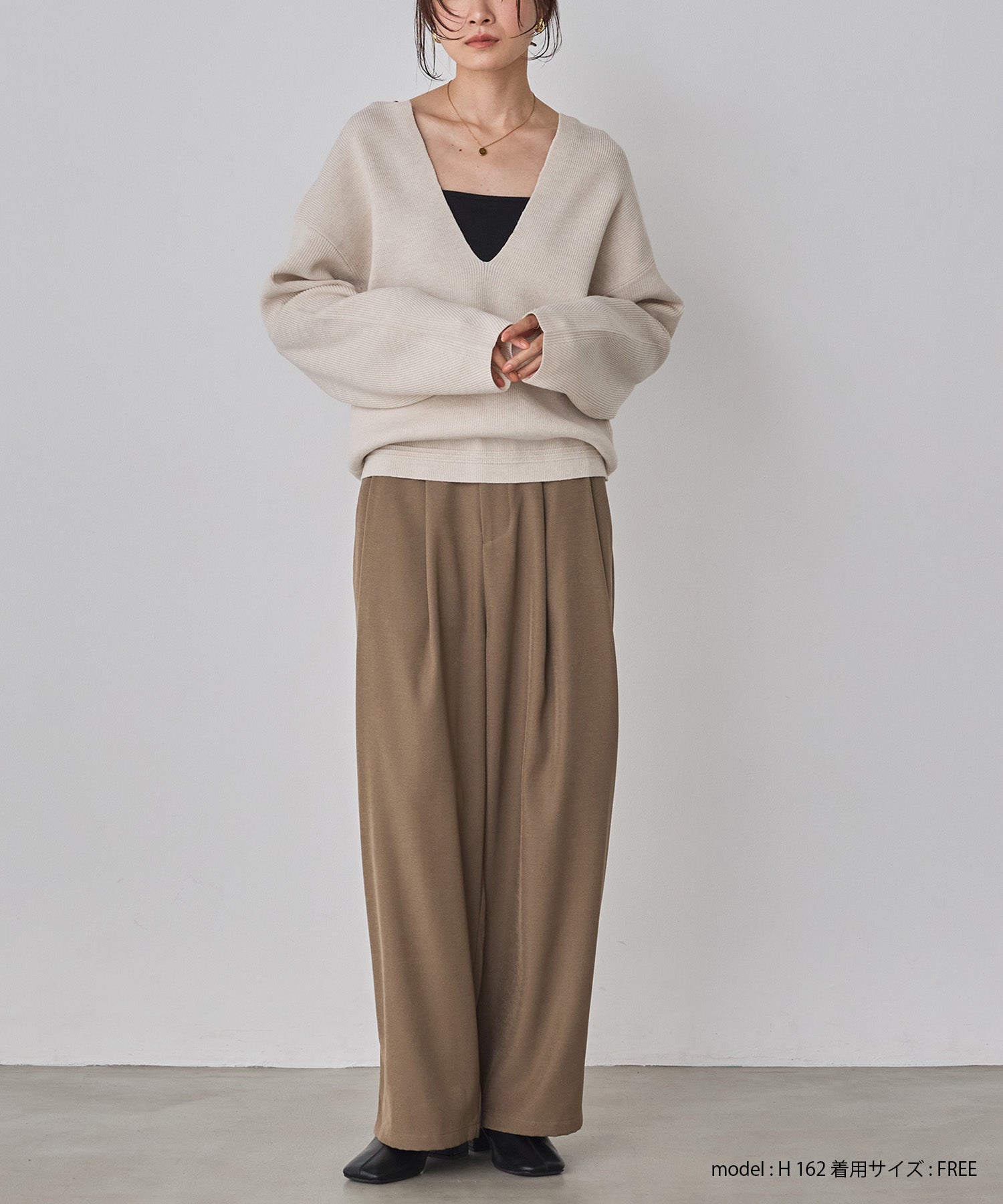 【静電気防止】やわもちヤーン 深Vデザインニット