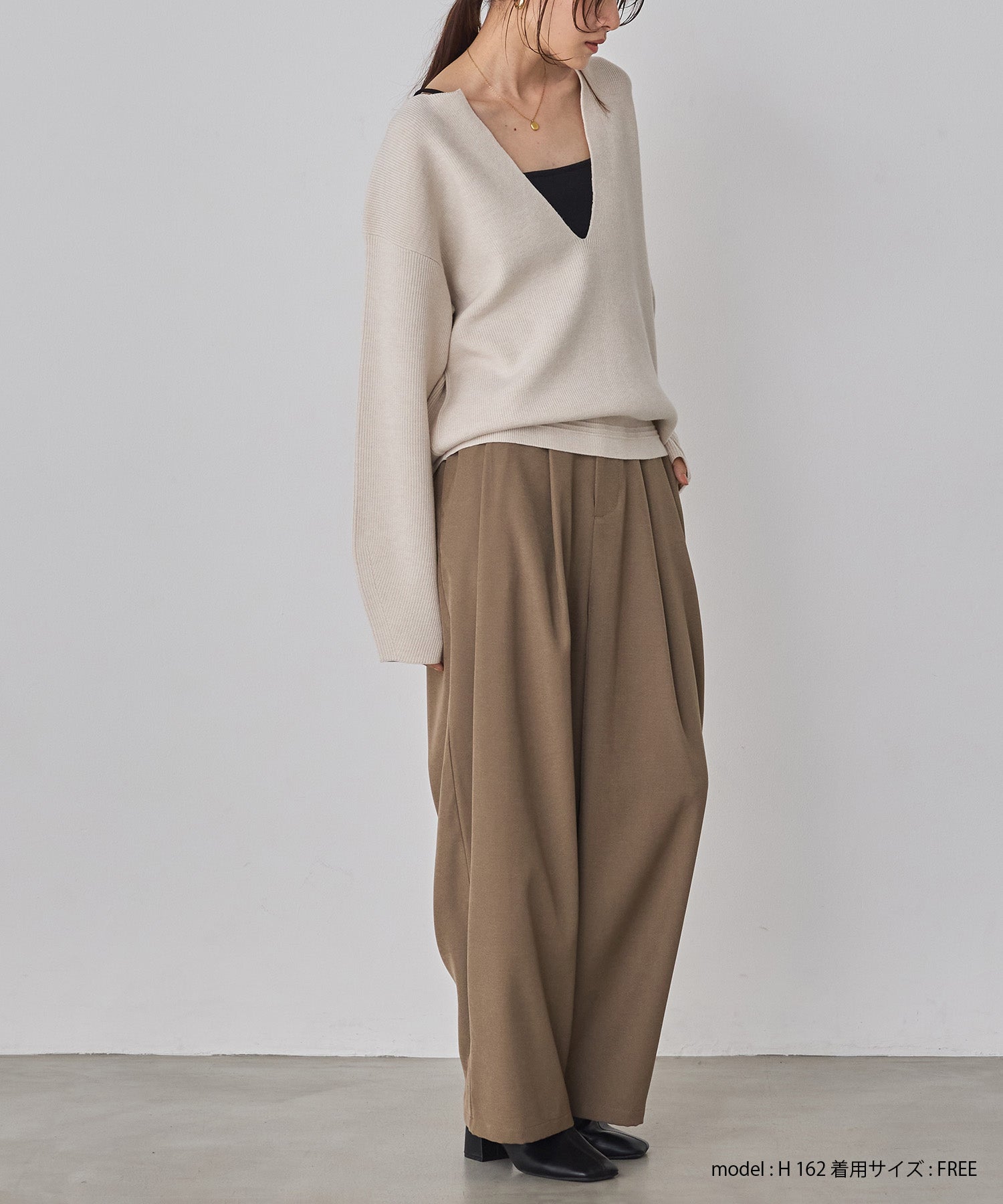 【静電気防止】やわもちヤーン 深Vデザインニット