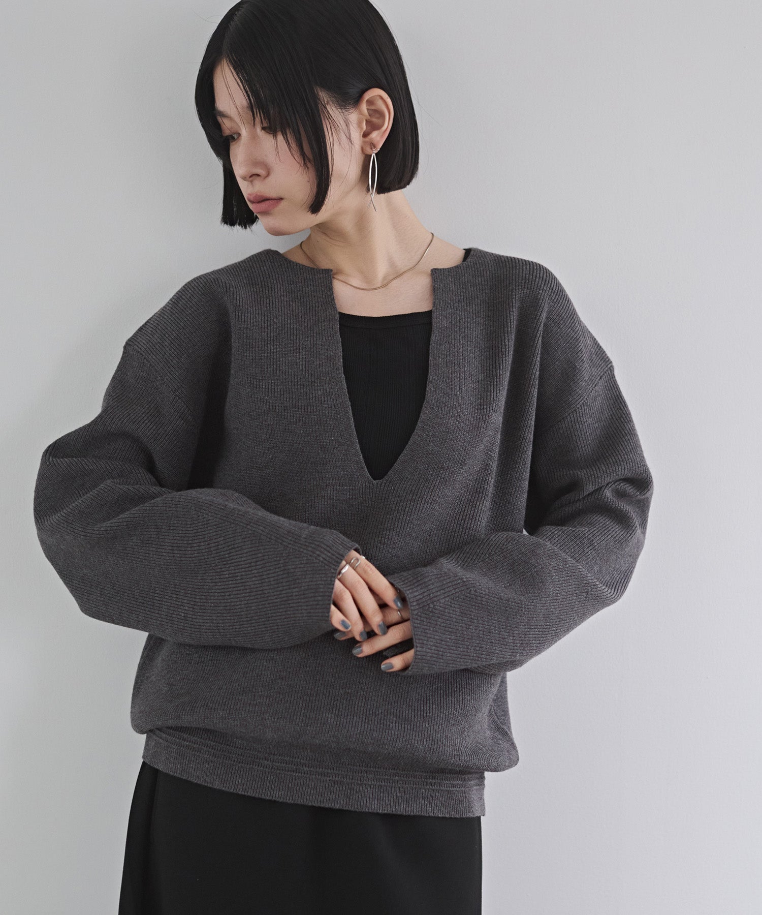 【静電気防止】やわもちヤーン 深Vデザインニット