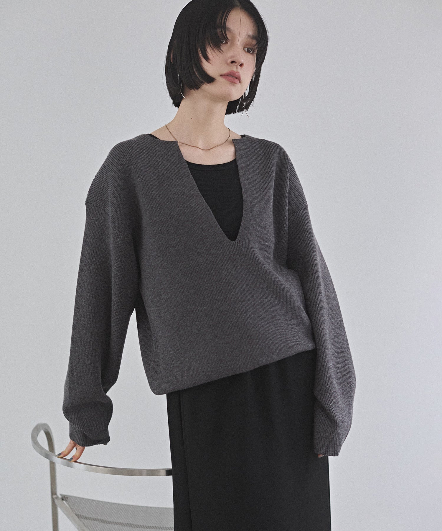 【静電気防止】やわもちヤーン 深Vデザインニット