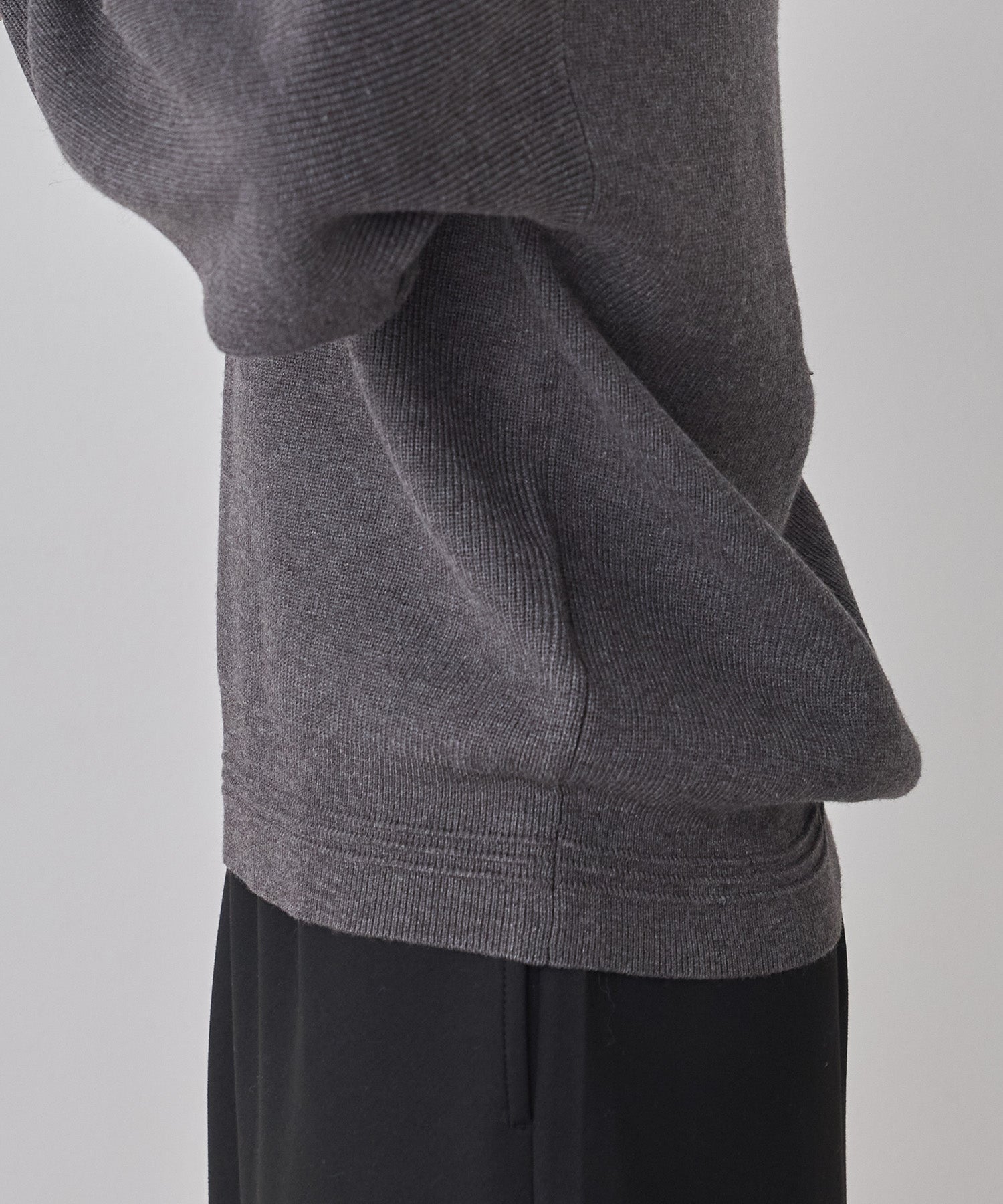 【静電気防止】やわもちヤーン 深Vデザインニット