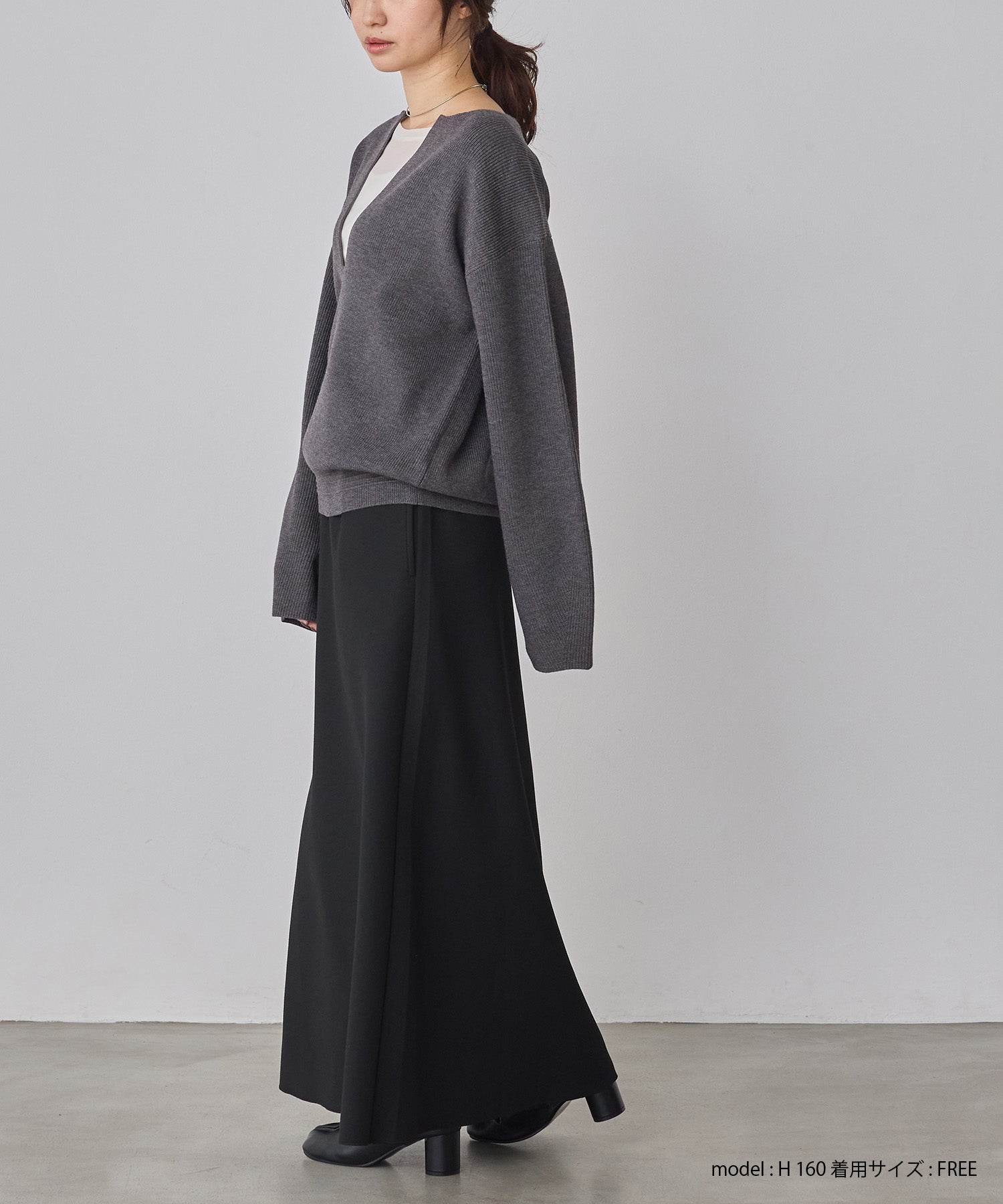 【静電気防止】やわもちヤーン 深Vデザインニット