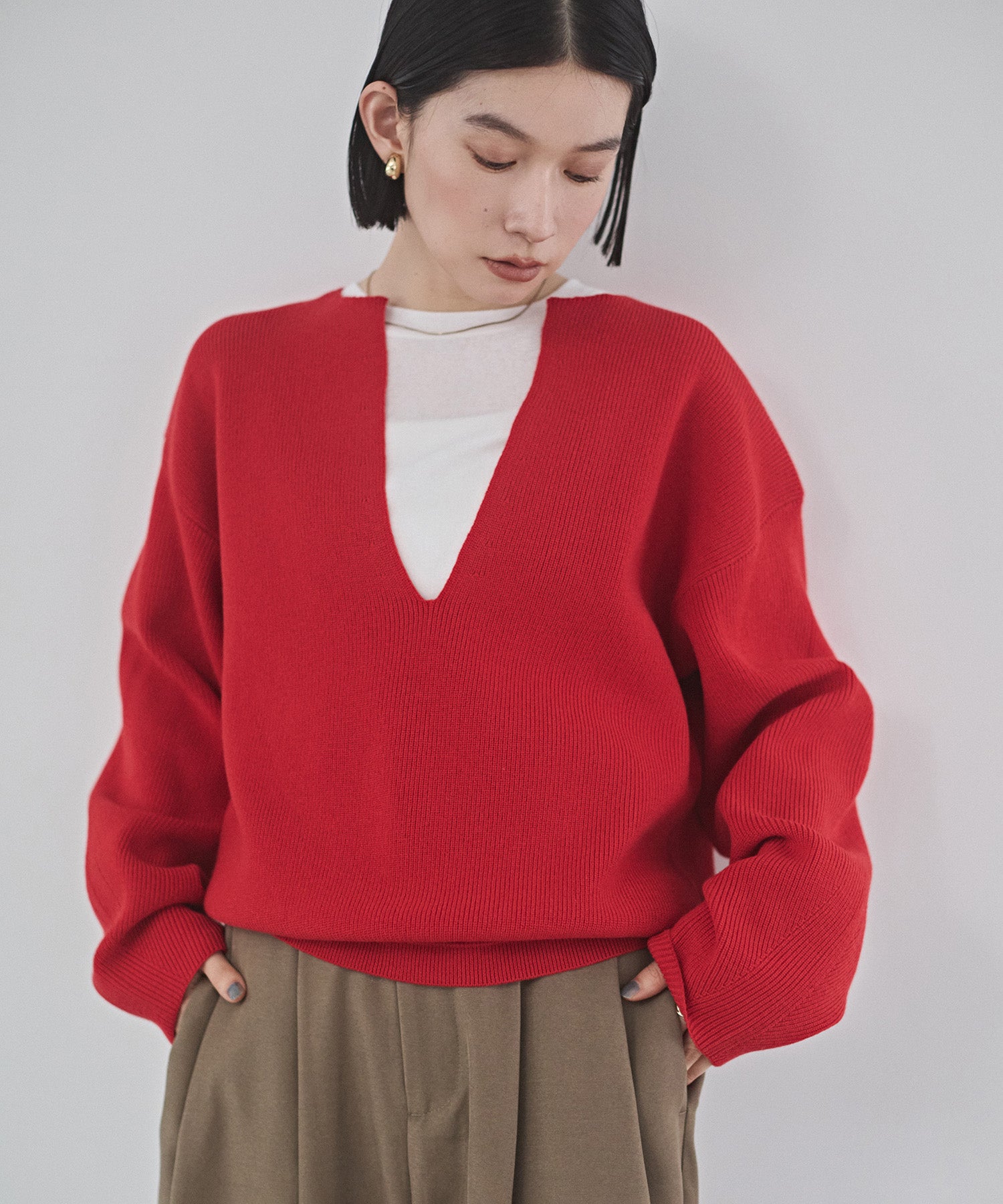 【静電気防止】やわもちヤーン 深Vデザインニット