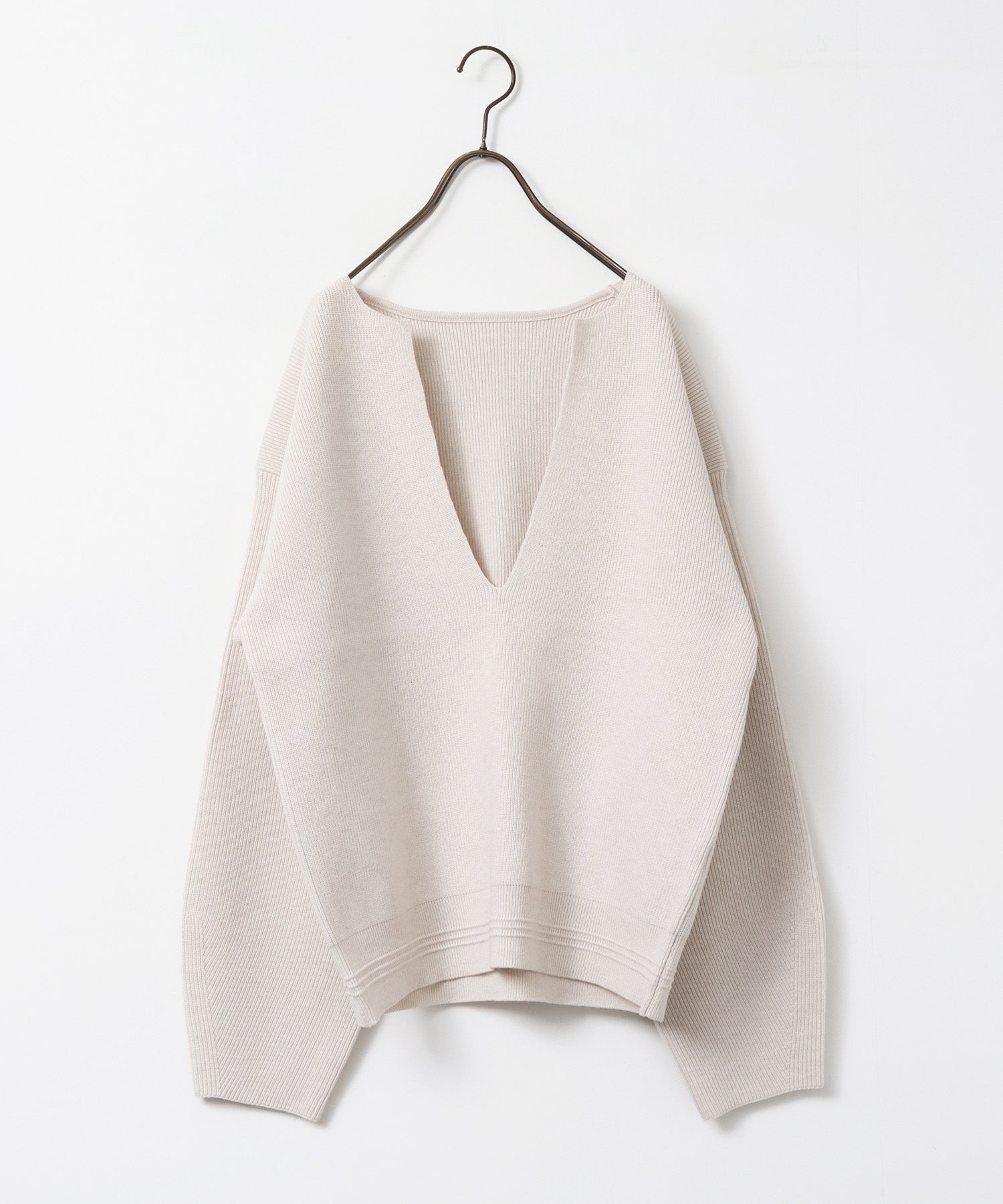 【静電気防止】やわもちヤーン 深Vデザインニット