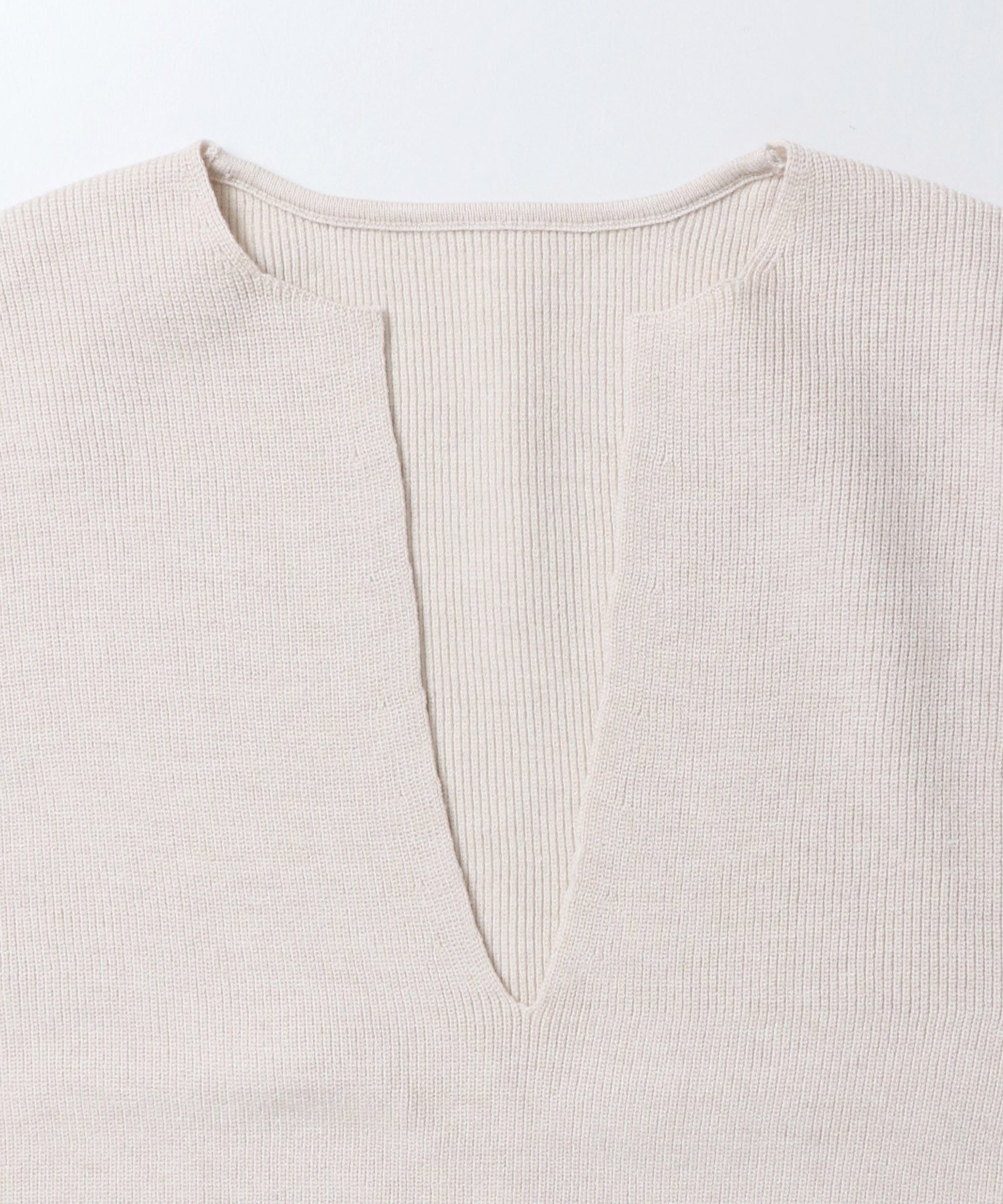 【静電気防止】やわもちヤーン 深Vデザインニット