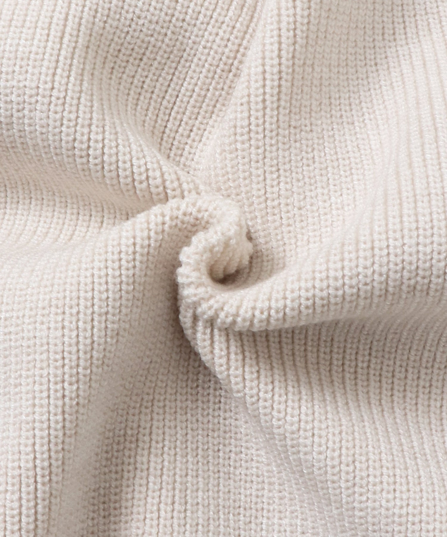 【静電気防止】やわもちヤーン 深Vデザインニット