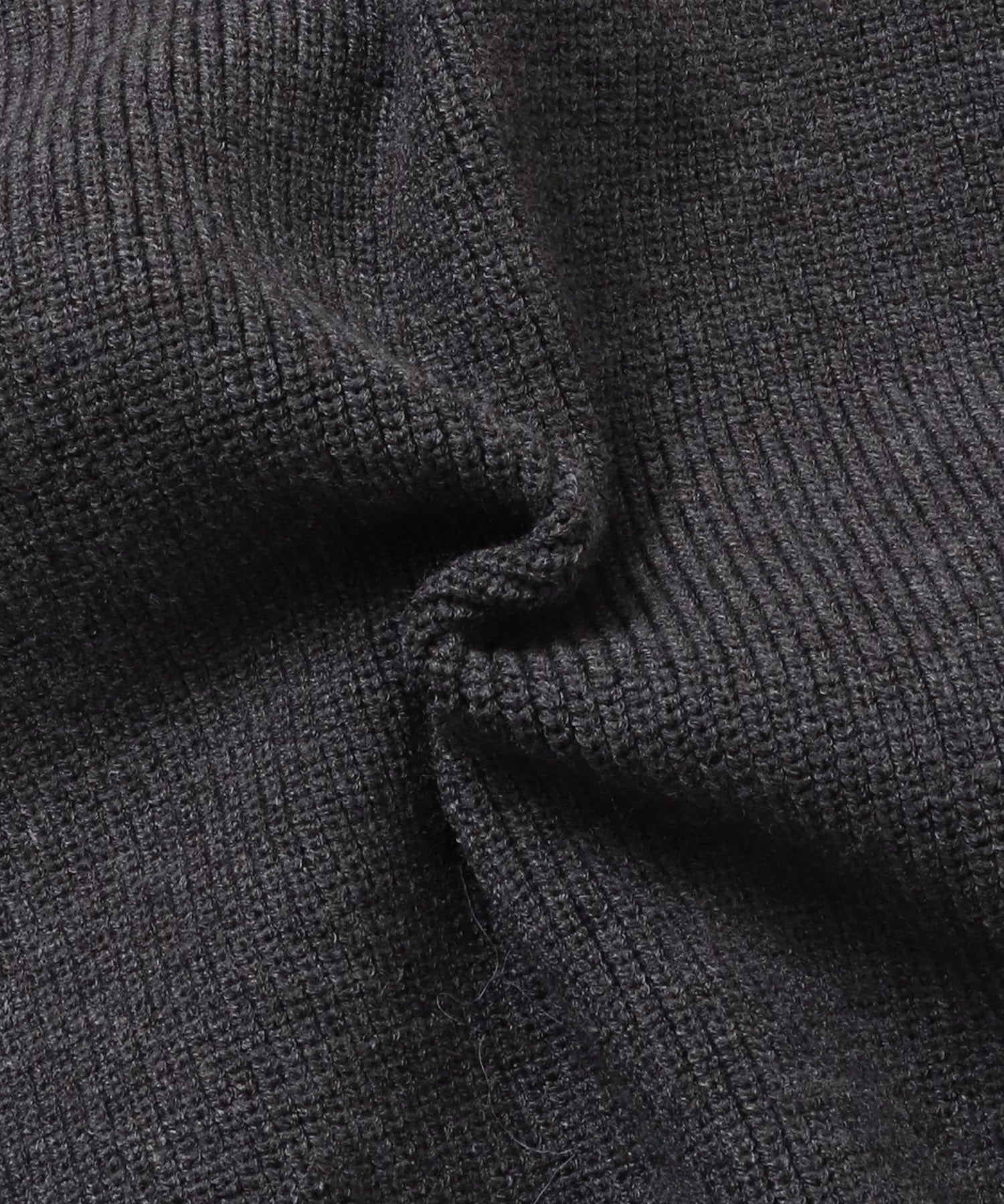 【静電気防止】やわもちヤーン 深Vデザインニット