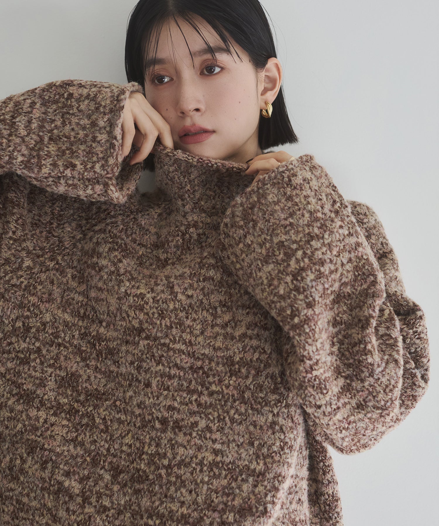 BOUCLE HIGH NECK KNIT