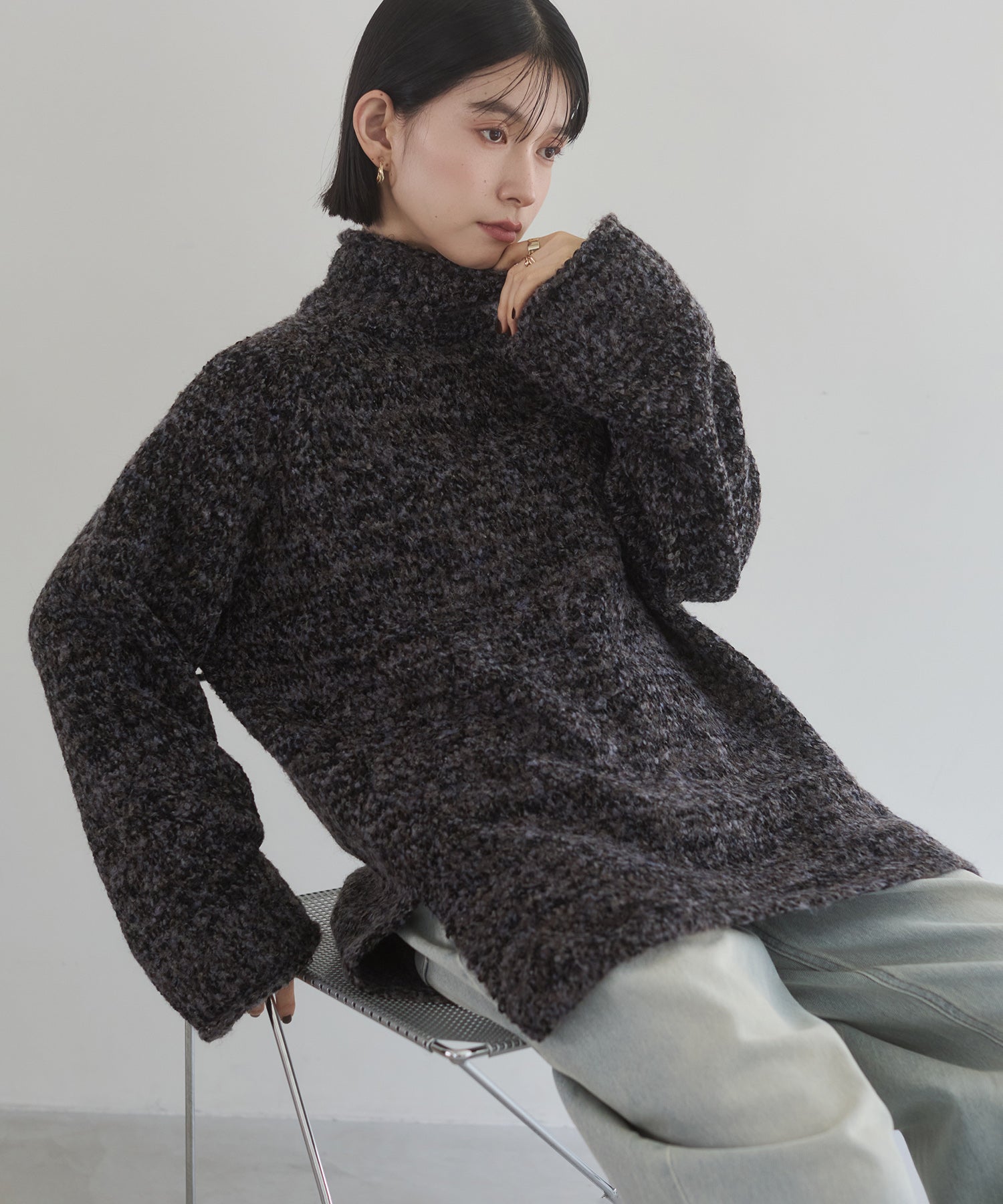 BOUCLE HIGH NECK KNIT