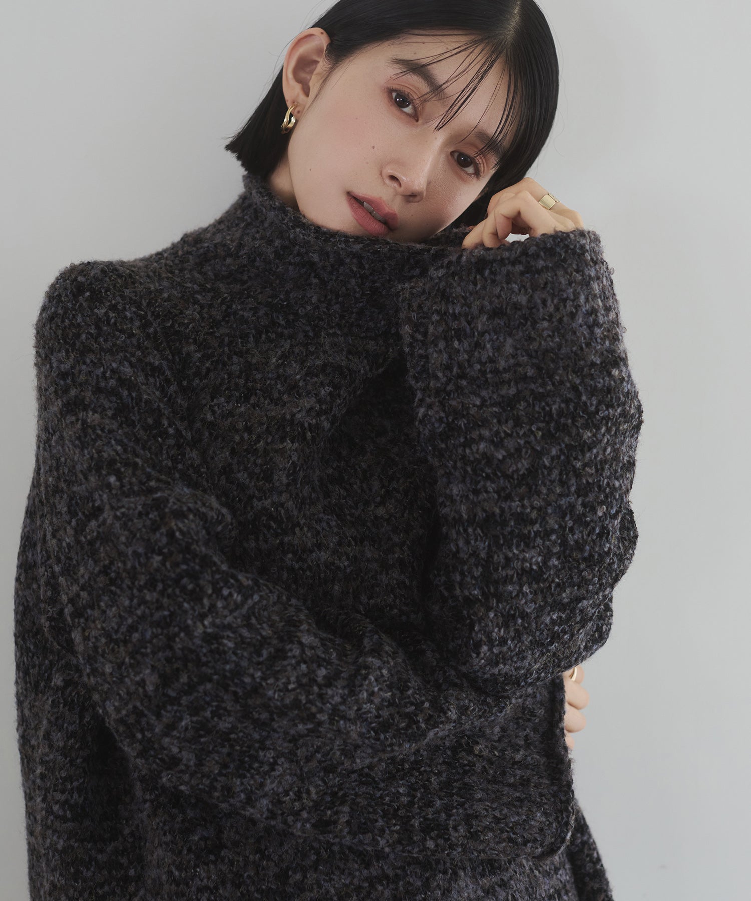 BOUCLE HIGH NECK KNIT