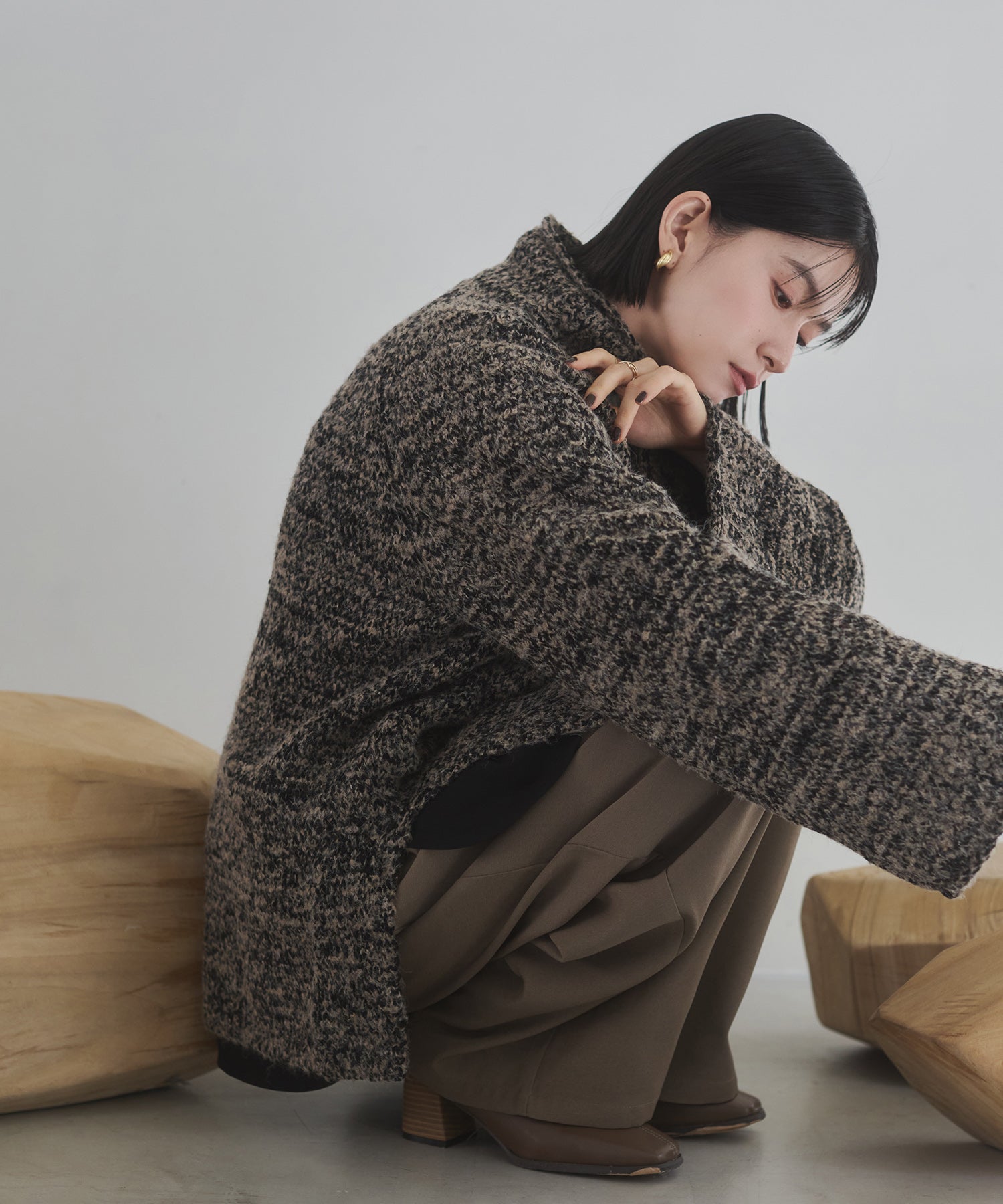 BOUCLE HIGH NECK KNIT