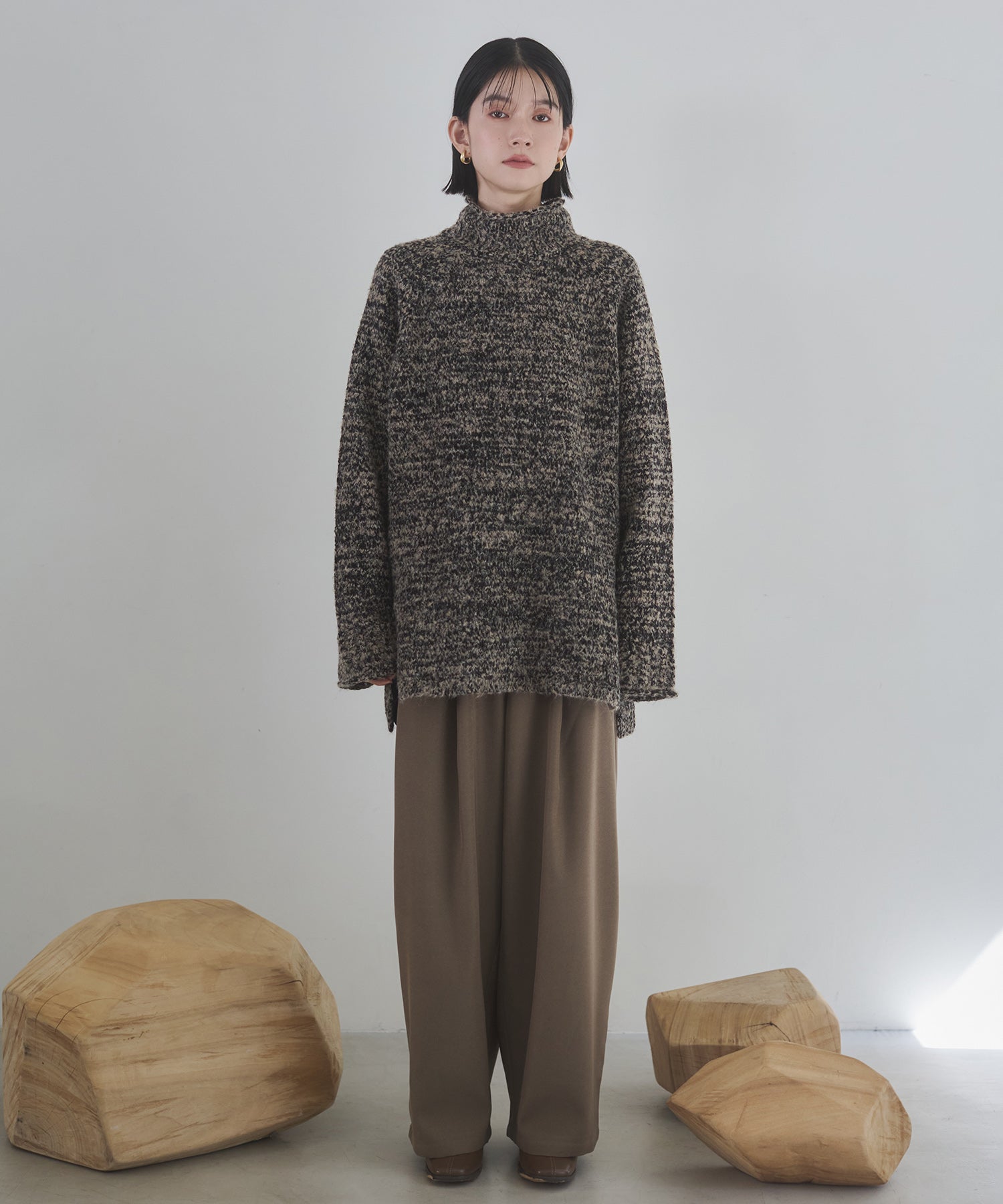 BOUCLE HIGH NECK KNIT