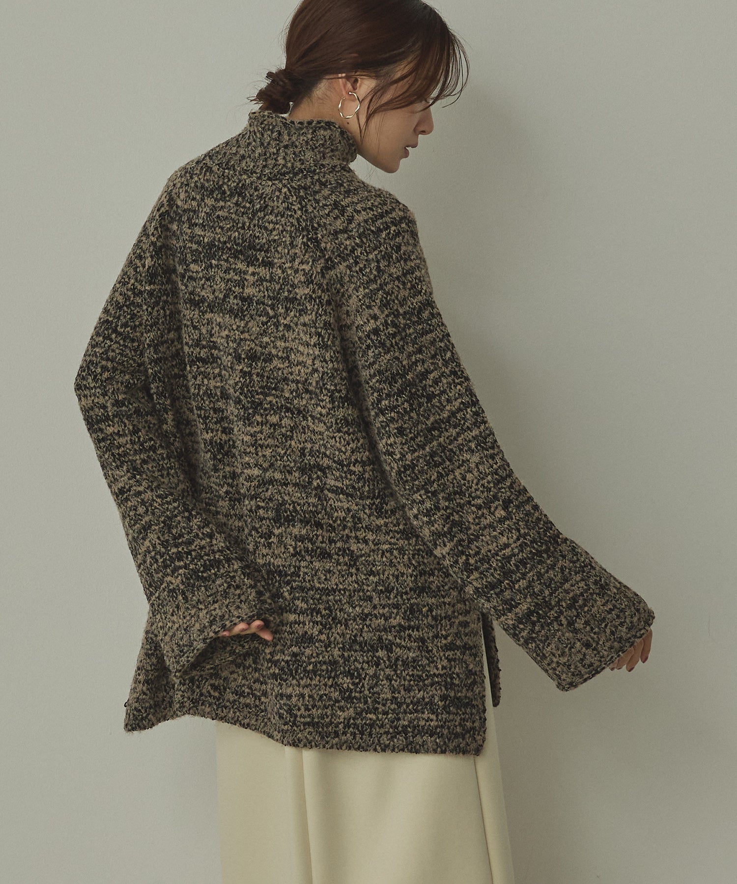 BOUCLE HIGH NECK KNIT