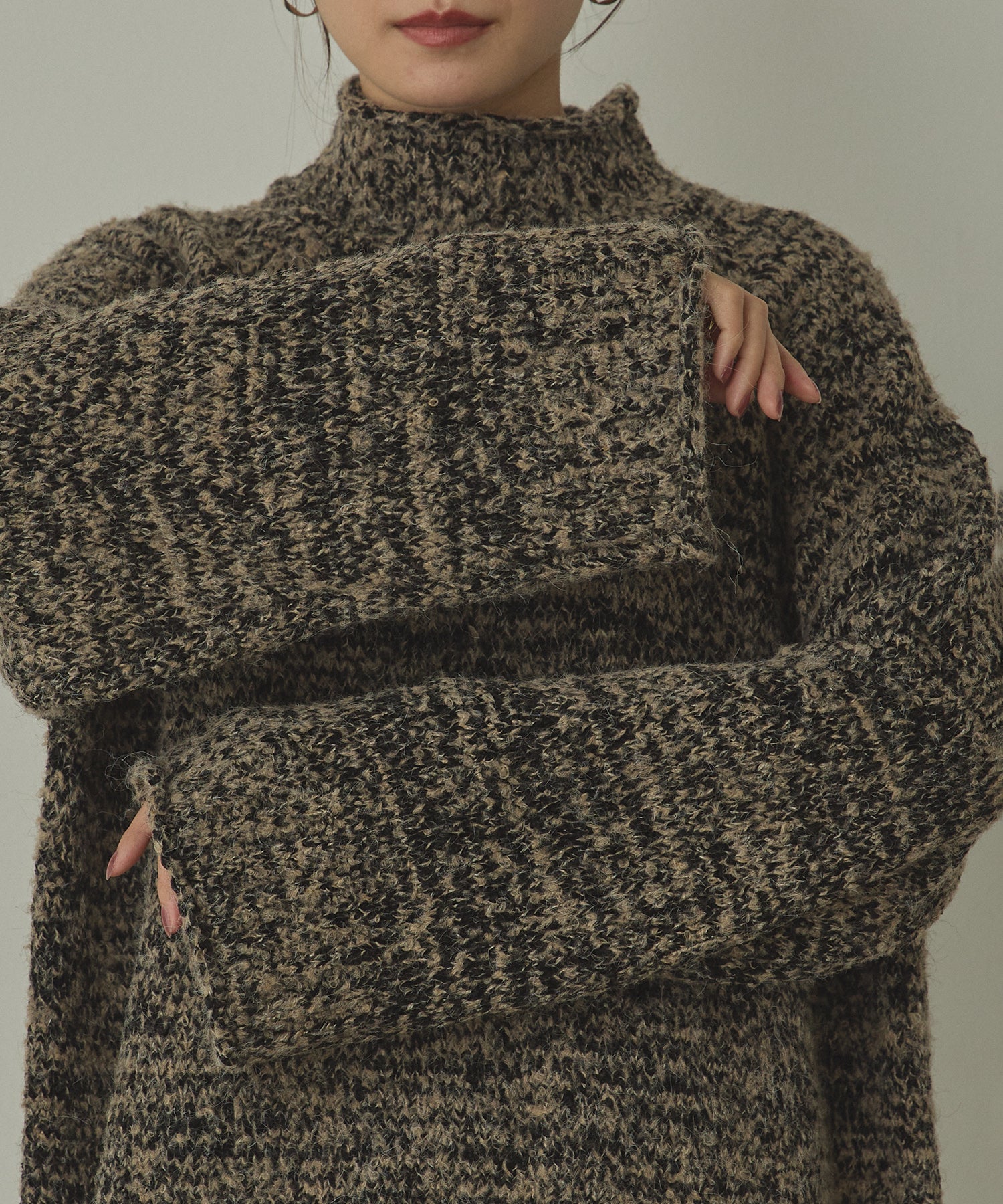 BOUCLE HIGH NECK KNIT