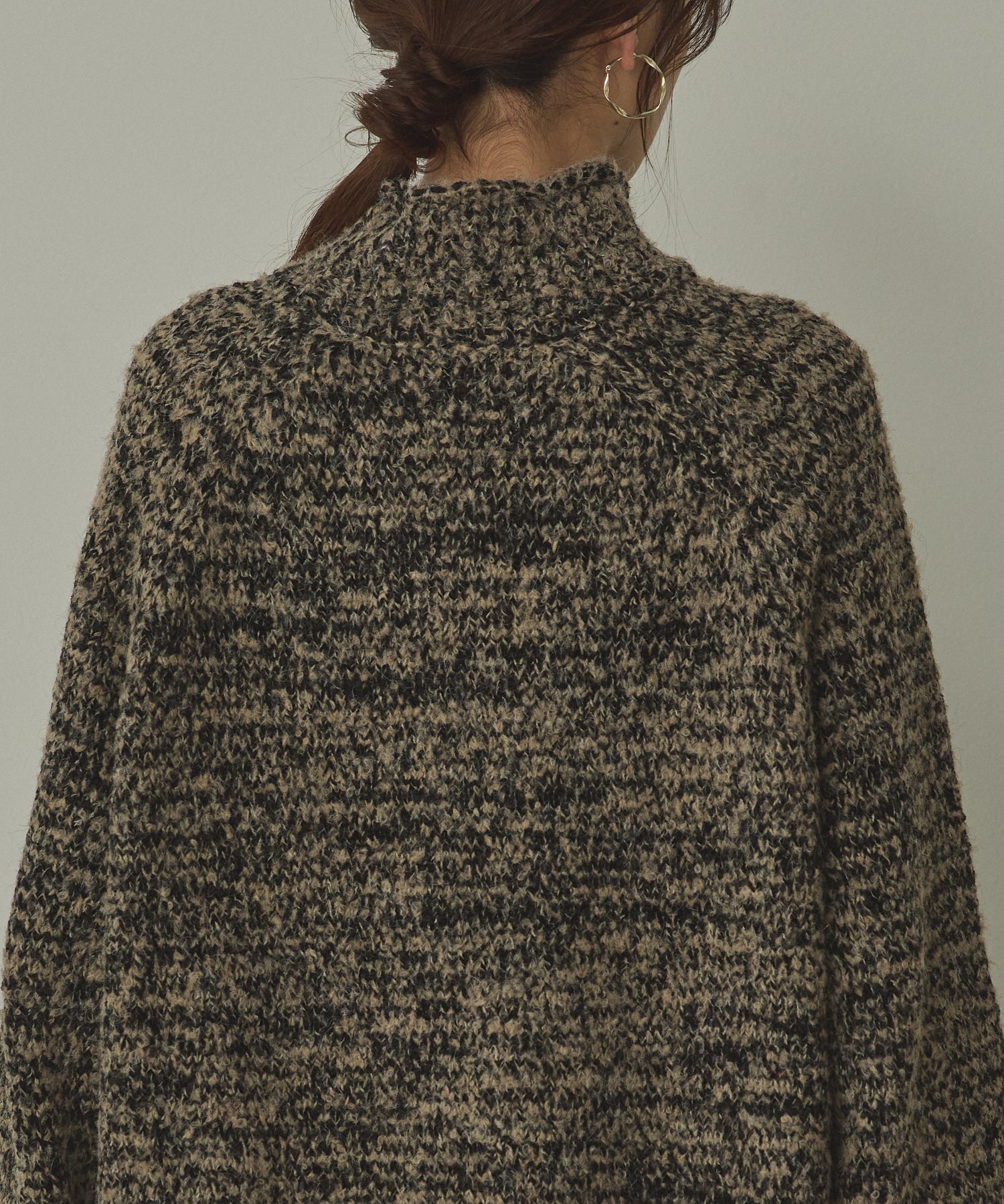 BOUCLE HIGH NECK KNIT