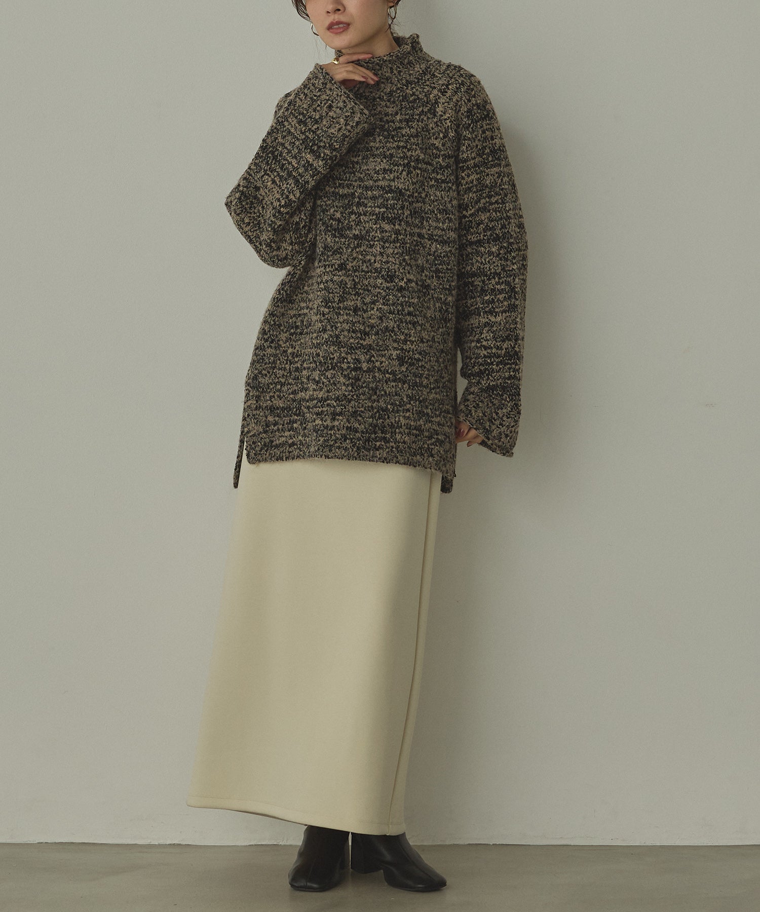BOUCLE HIGH NECK KNIT
