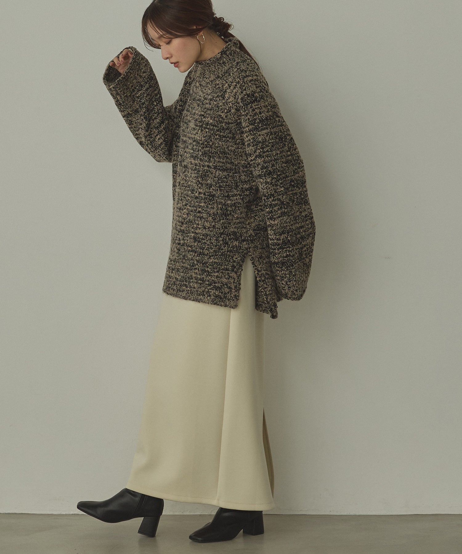 BOUCLE HIGH NECK KNIT
