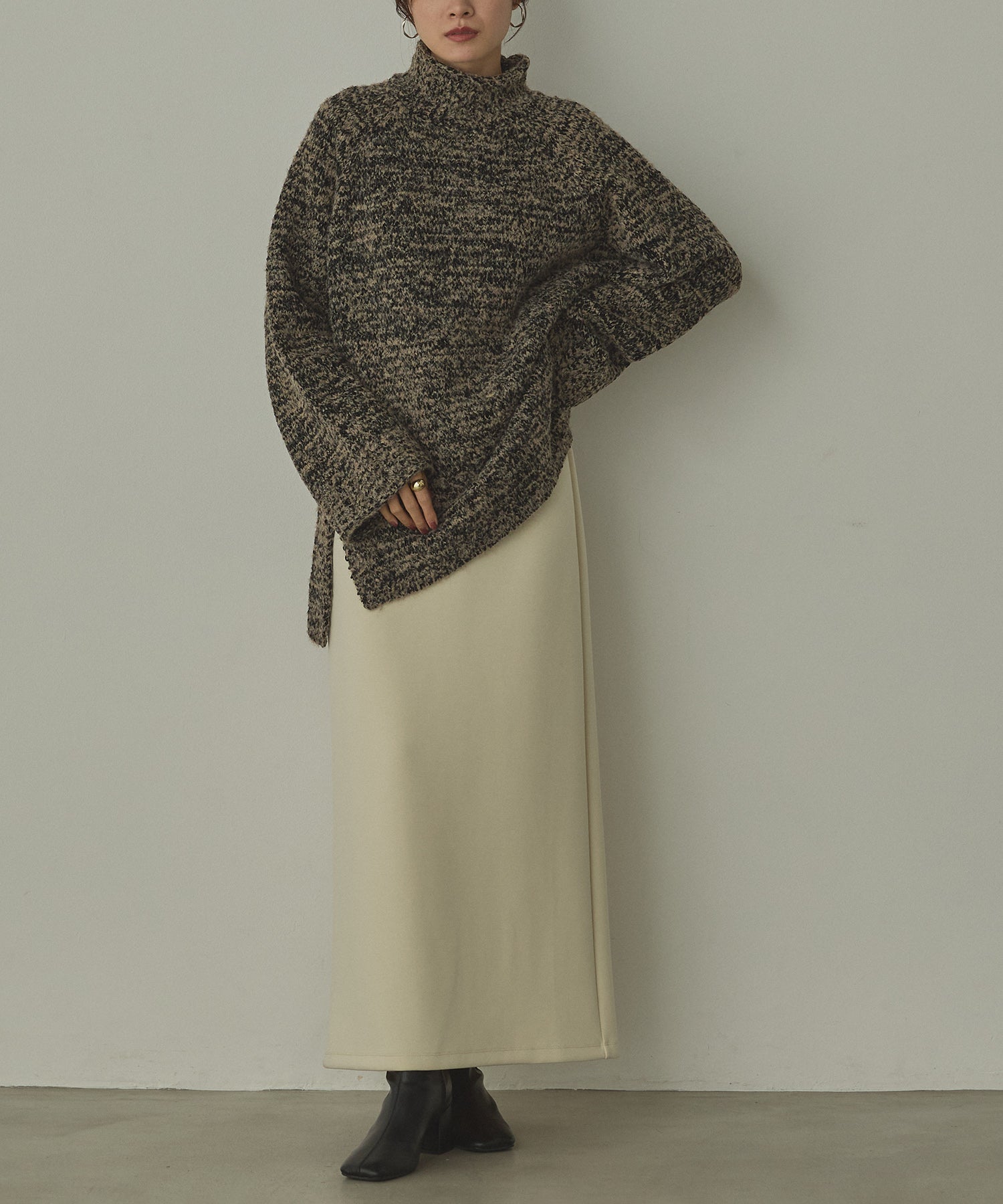 BOUCLE HIGH NECK KNIT