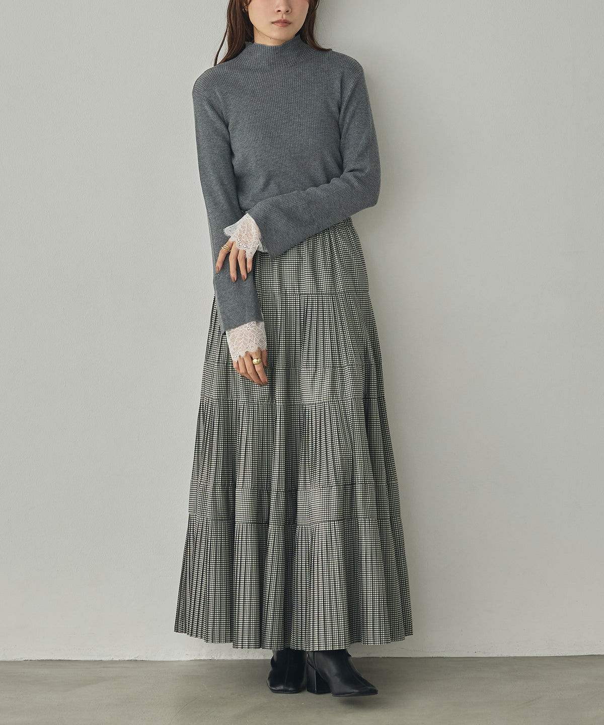 LACE-TRIMMED DOCKING KNIT